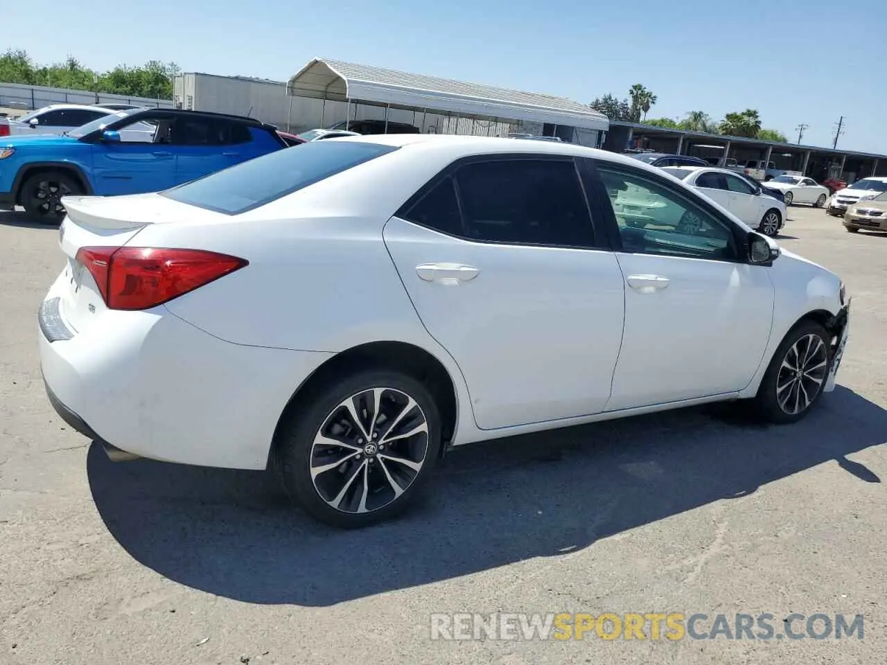 3 Photograph of a damaged car 2T1BURHE9KC196305 TOYOTA COROLLA 2019