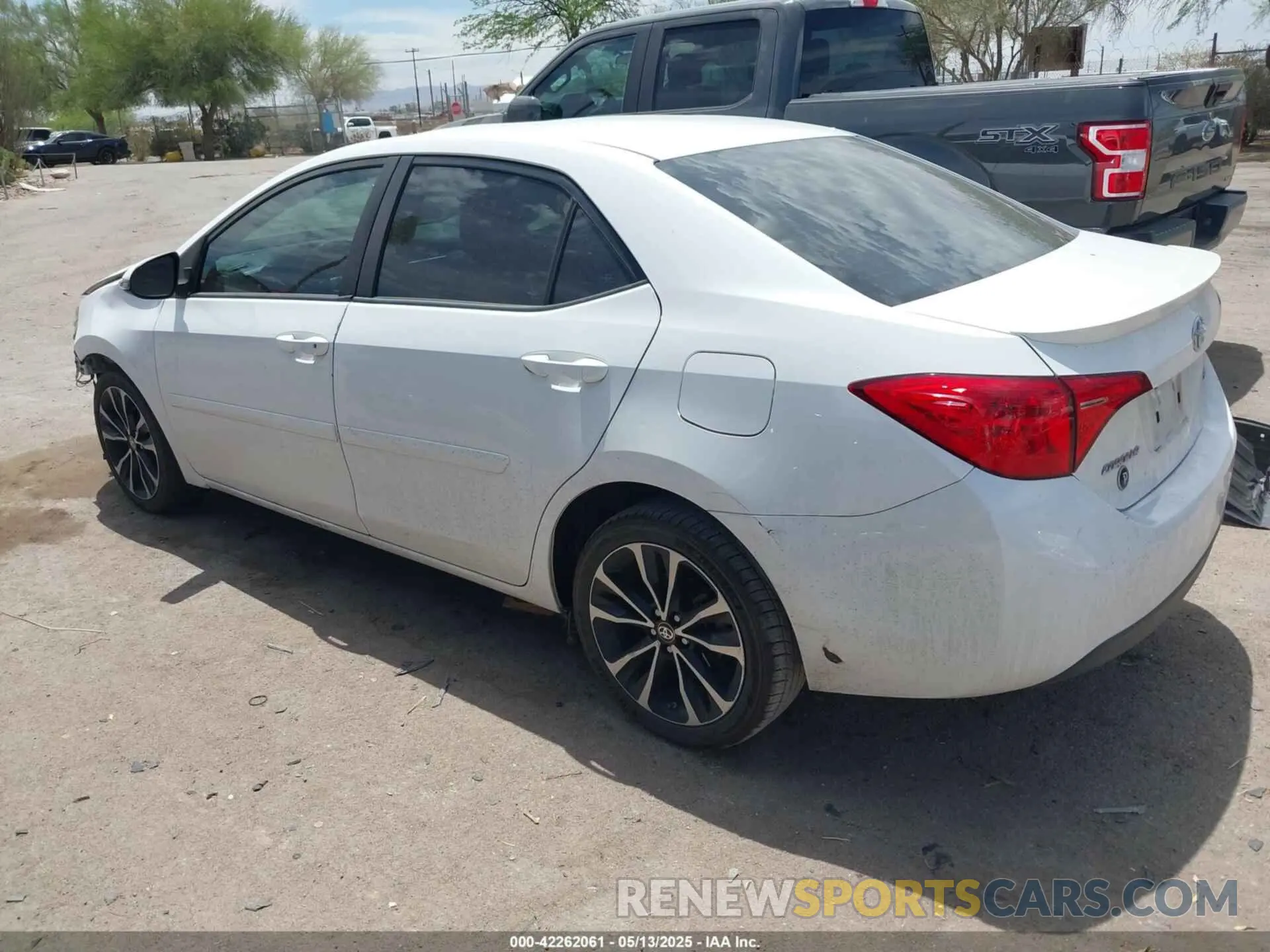 3 Photograph of a damaged car 2T1BURHE9KC197924 TOYOTA COROLLA 2019