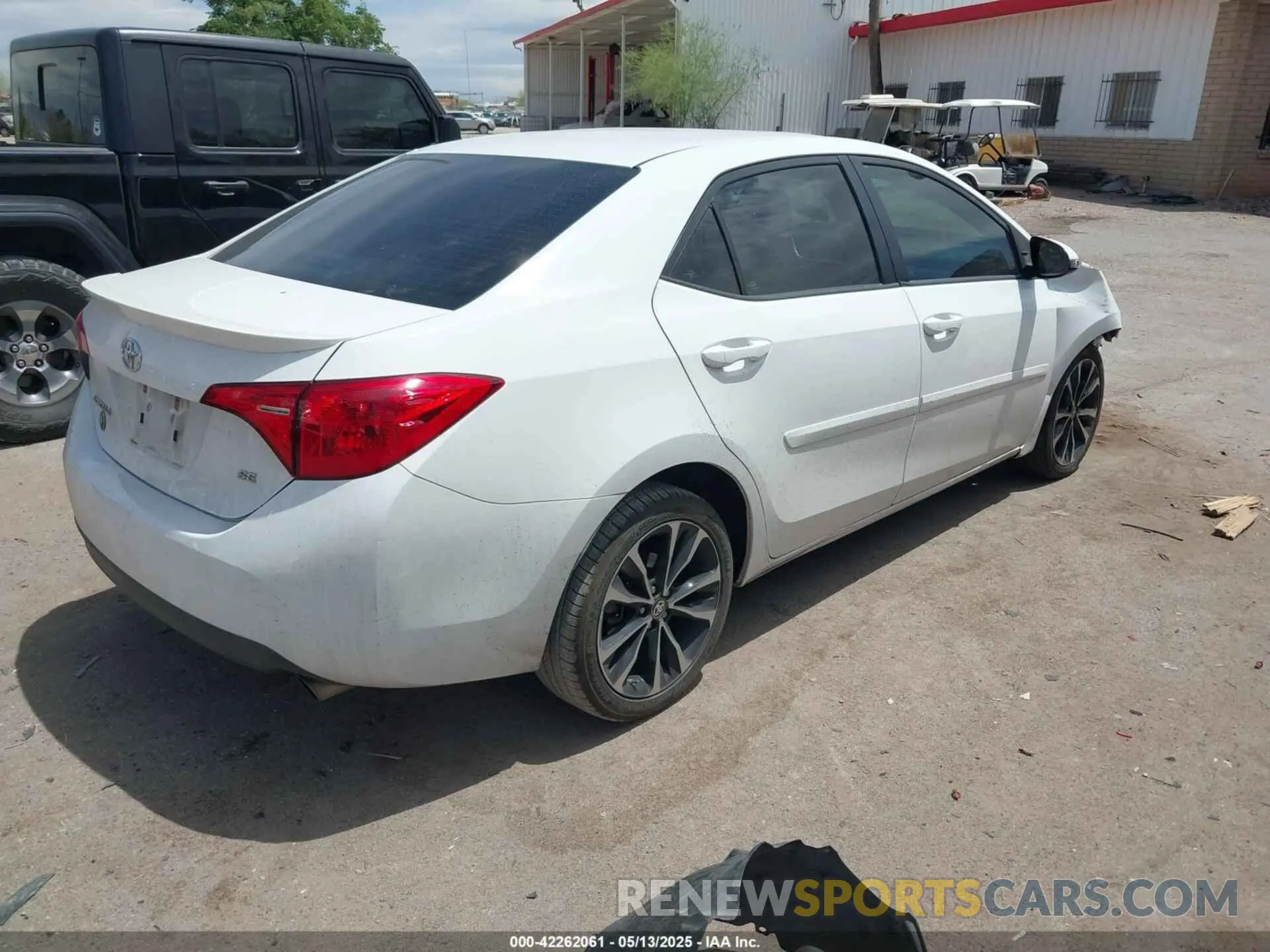 4 Photograph of a damaged car 2T1BURHE9KC197924 TOYOTA COROLLA 2019