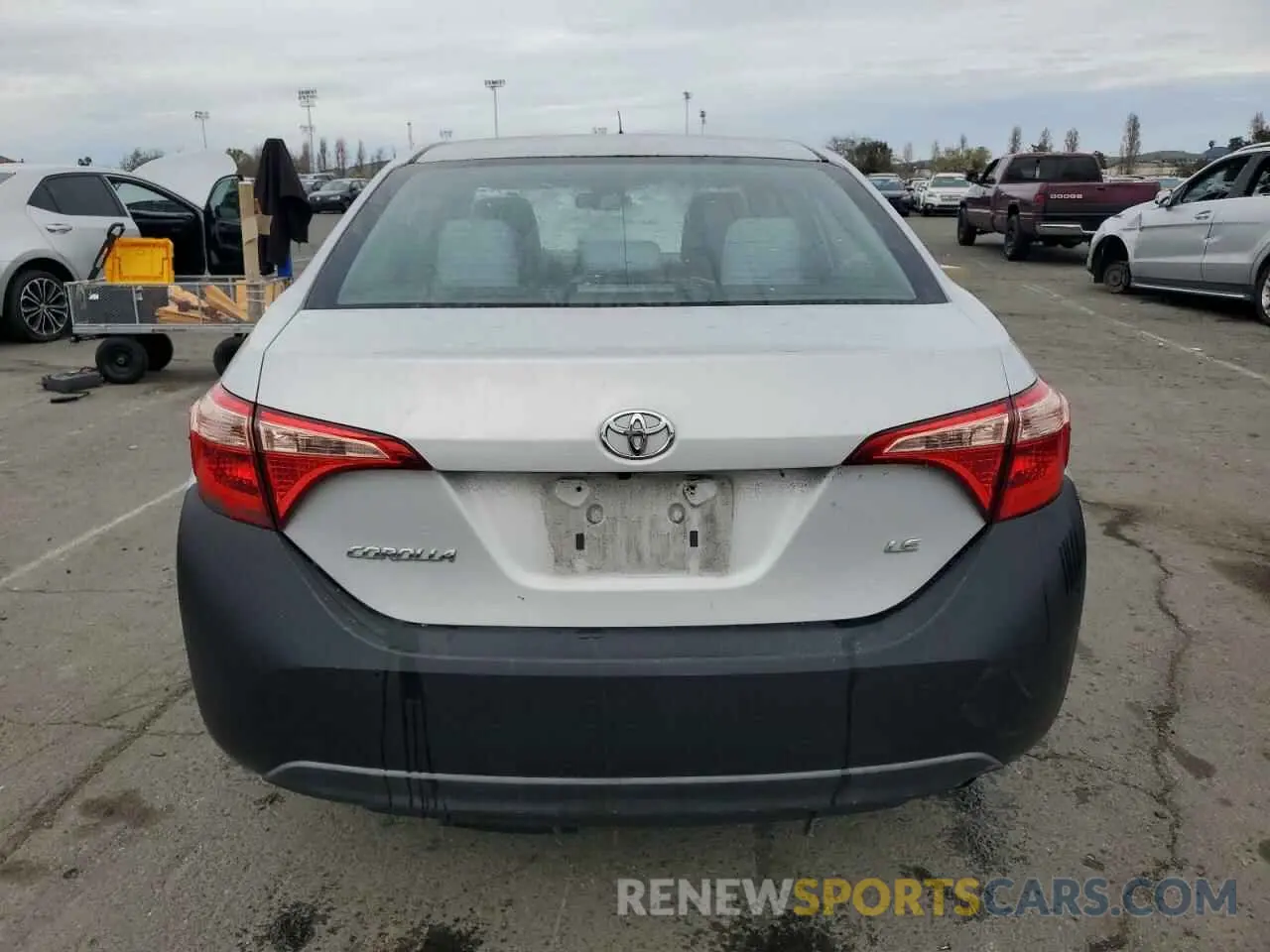 6 Photograph of a damaged car 2T1BURHE9KC213720 TOYOTA COROLLA 2019