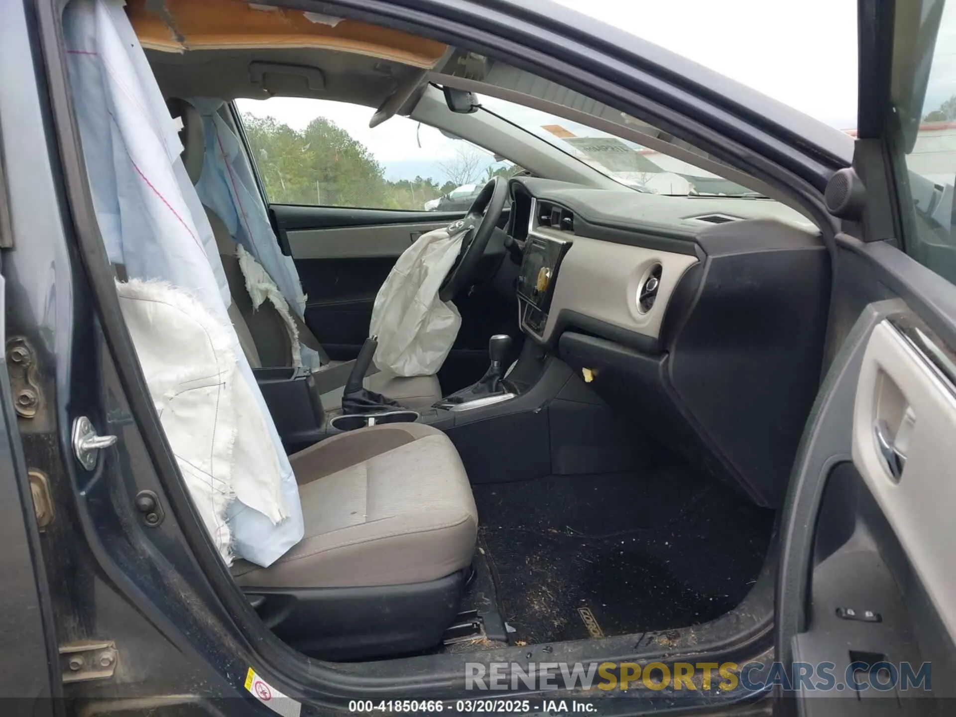 5 Photograph of a damaged car 2T1BURHE9KC217122 TOYOTA COROLLA 2019