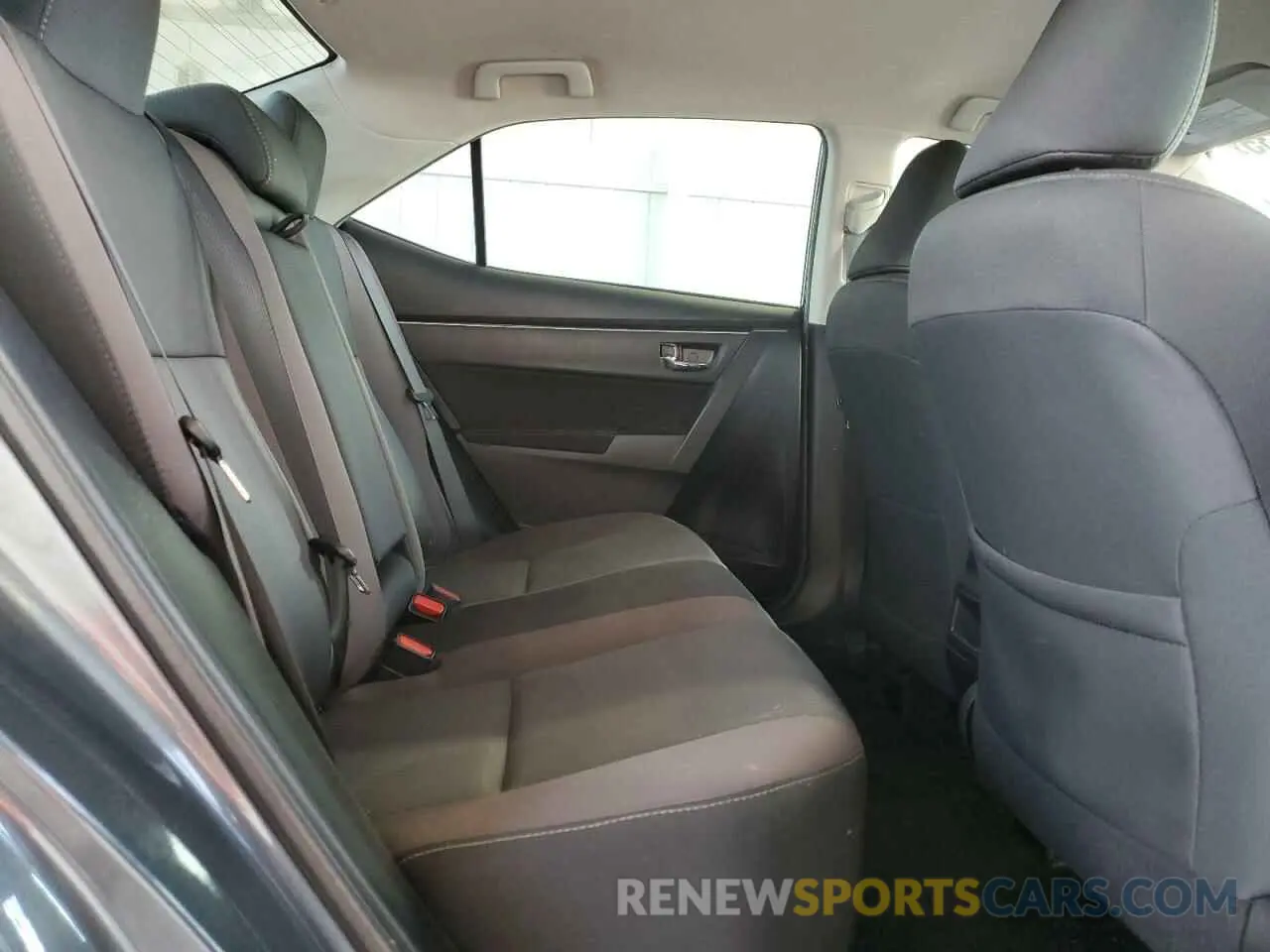 10 Photograph of a damaged car 2T1BURHE9KC217380 TOYOTA COROLLA 2019