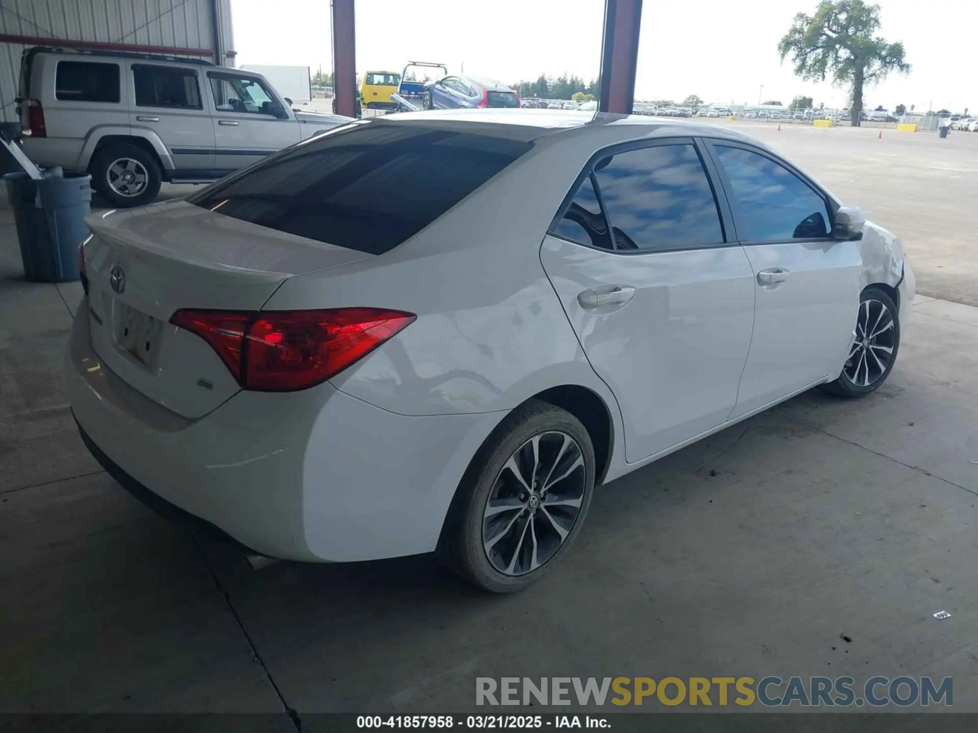 4 Photograph of a damaged car 2T1BURHE9KC218741 TOYOTA COROLLA 2019