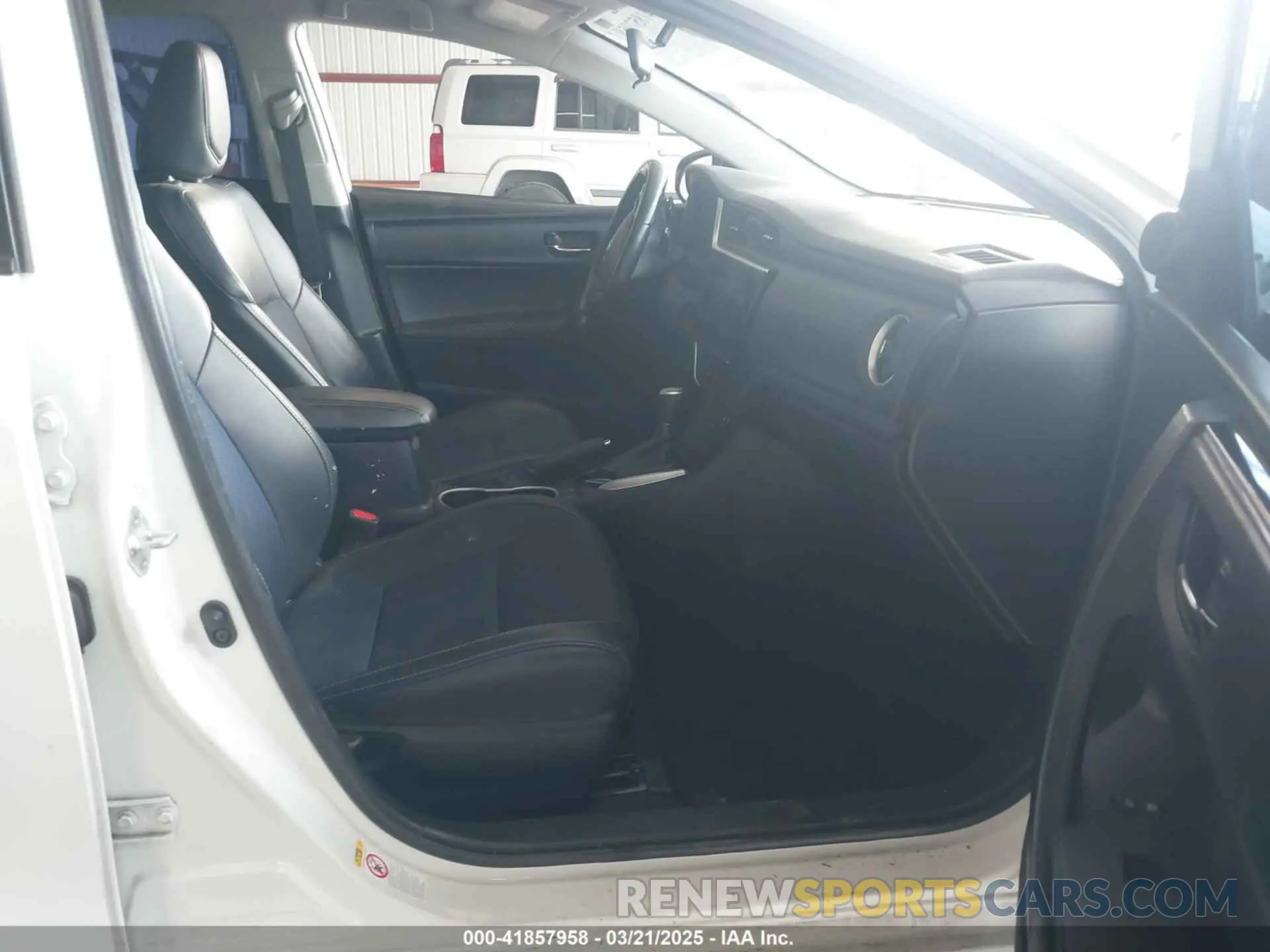 5 Photograph of a damaged car 2T1BURHE9KC218741 TOYOTA COROLLA 2019