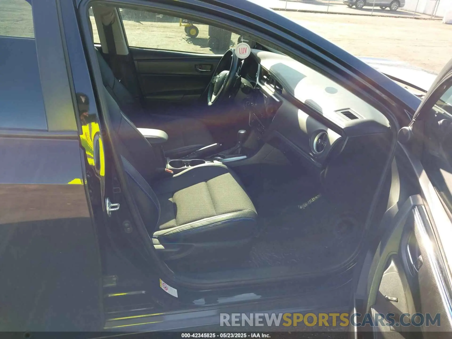 5 Photograph of a damaged car 2T1BURHE9KC226001 TOYOTA COROLLA 2019