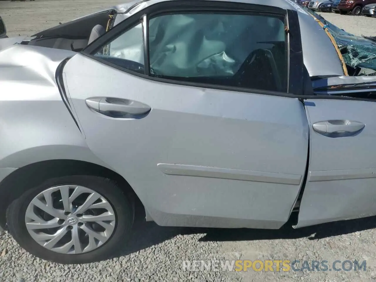 10 Photograph of a damaged car 2T1BURHE9KC228072 TOYOTA COROLLA 2019