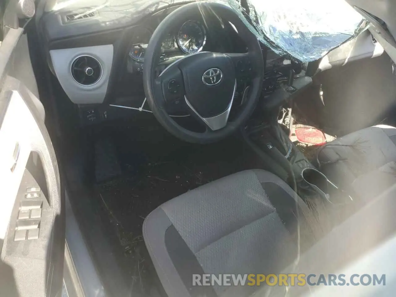 8 Photograph of a damaged car 2T1BURHE9KC228072 TOYOTA COROLLA 2019