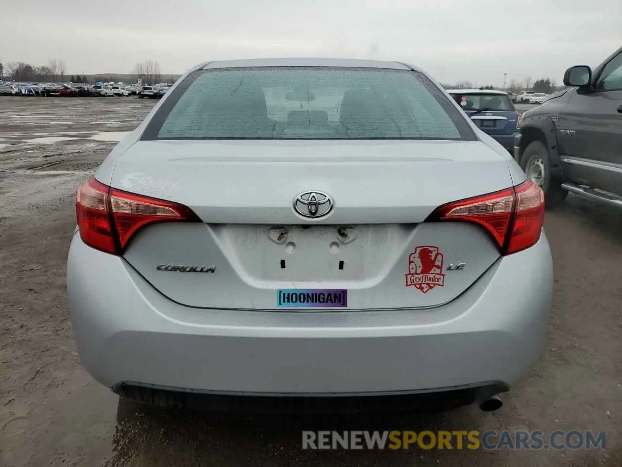 6 Photograph of a damaged car 2T1BURHE9KC228475 TOYOTA COROLLA 2019
