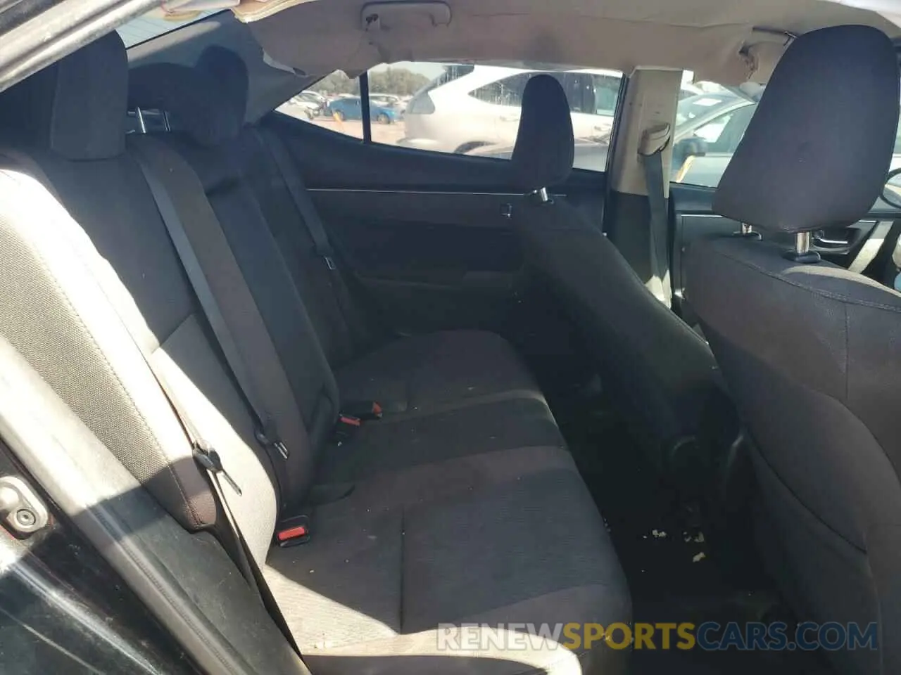 10 Photograph of a damaged car 2T1BURHE9KC230081 TOYOTA COROLLA 2019