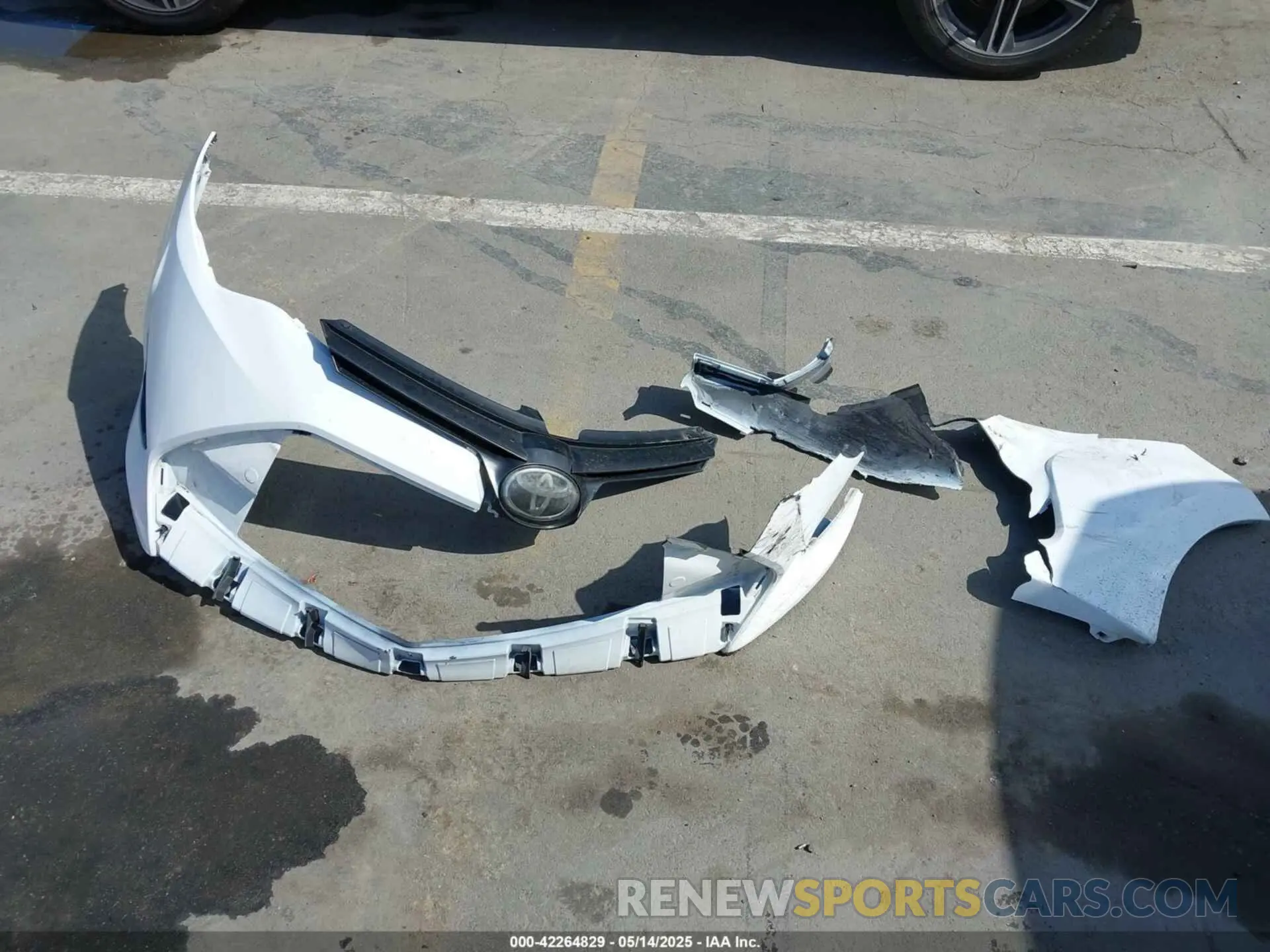 12 Photograph of a damaged car 2T1BURHE9KC239122 TOYOTA COROLLA 2019