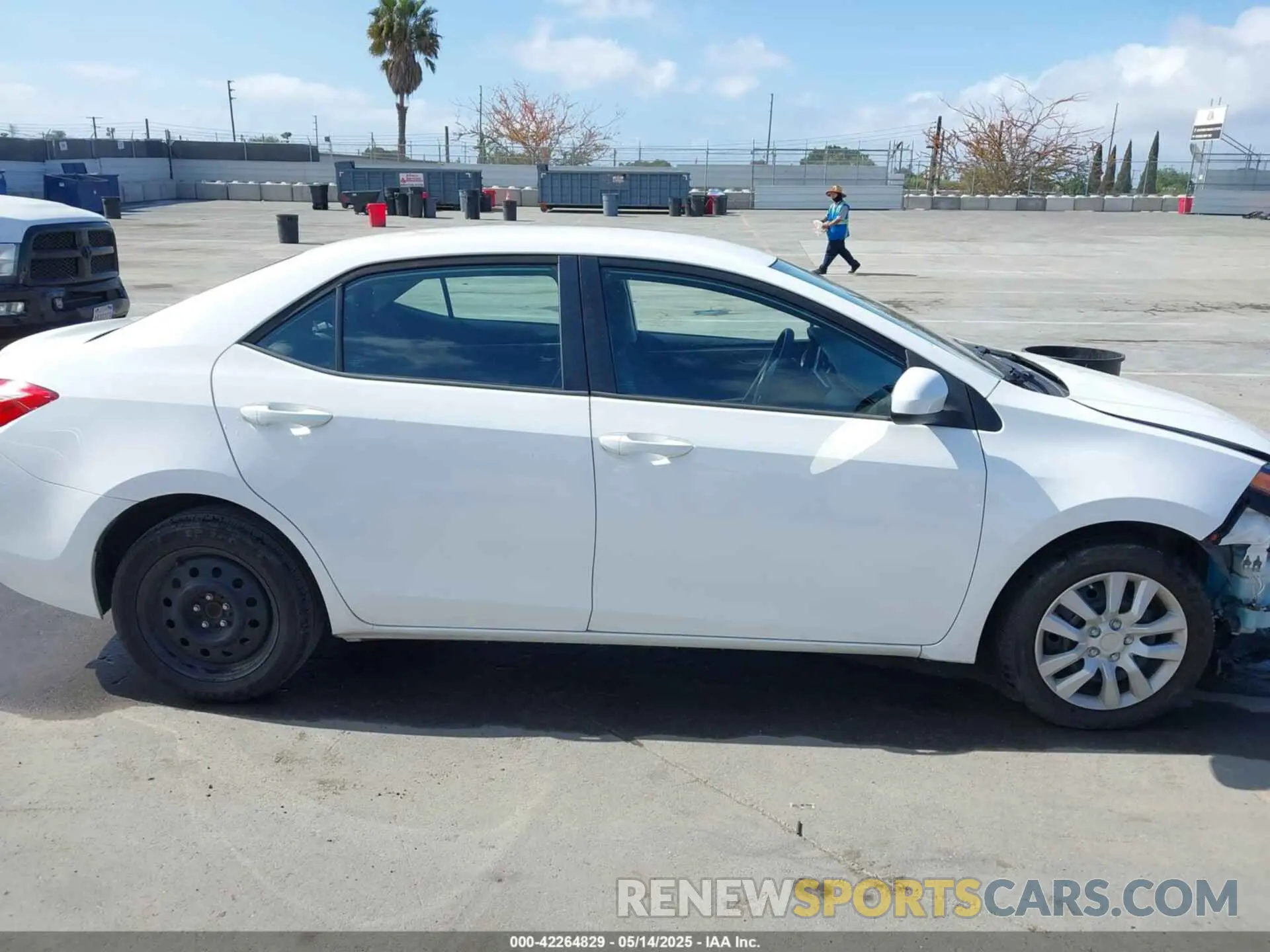 14 Photograph of a damaged car 2T1BURHE9KC239122 TOYOTA COROLLA 2019