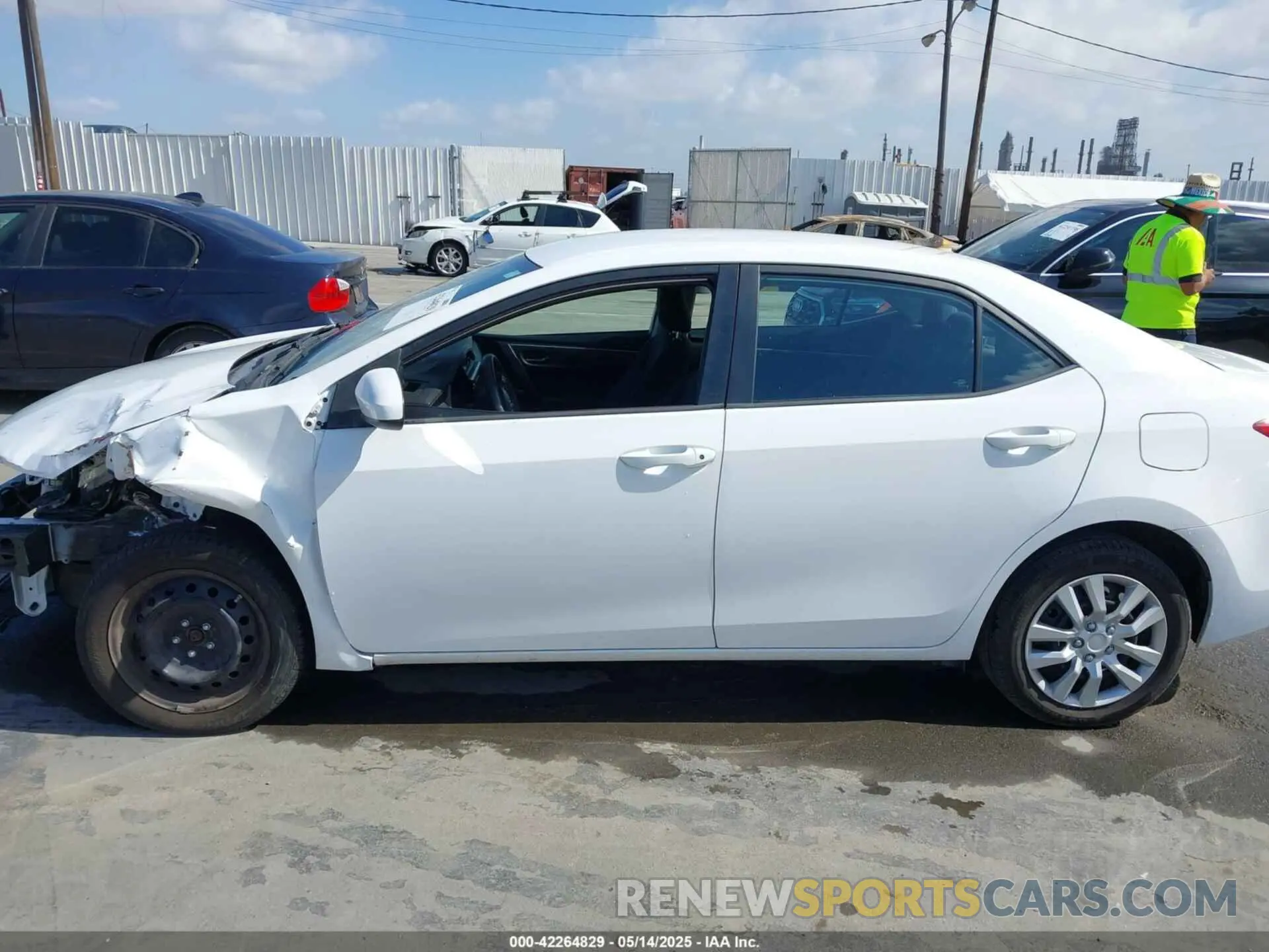 15 Photograph of a damaged car 2T1BURHE9KC239122 TOYOTA COROLLA 2019