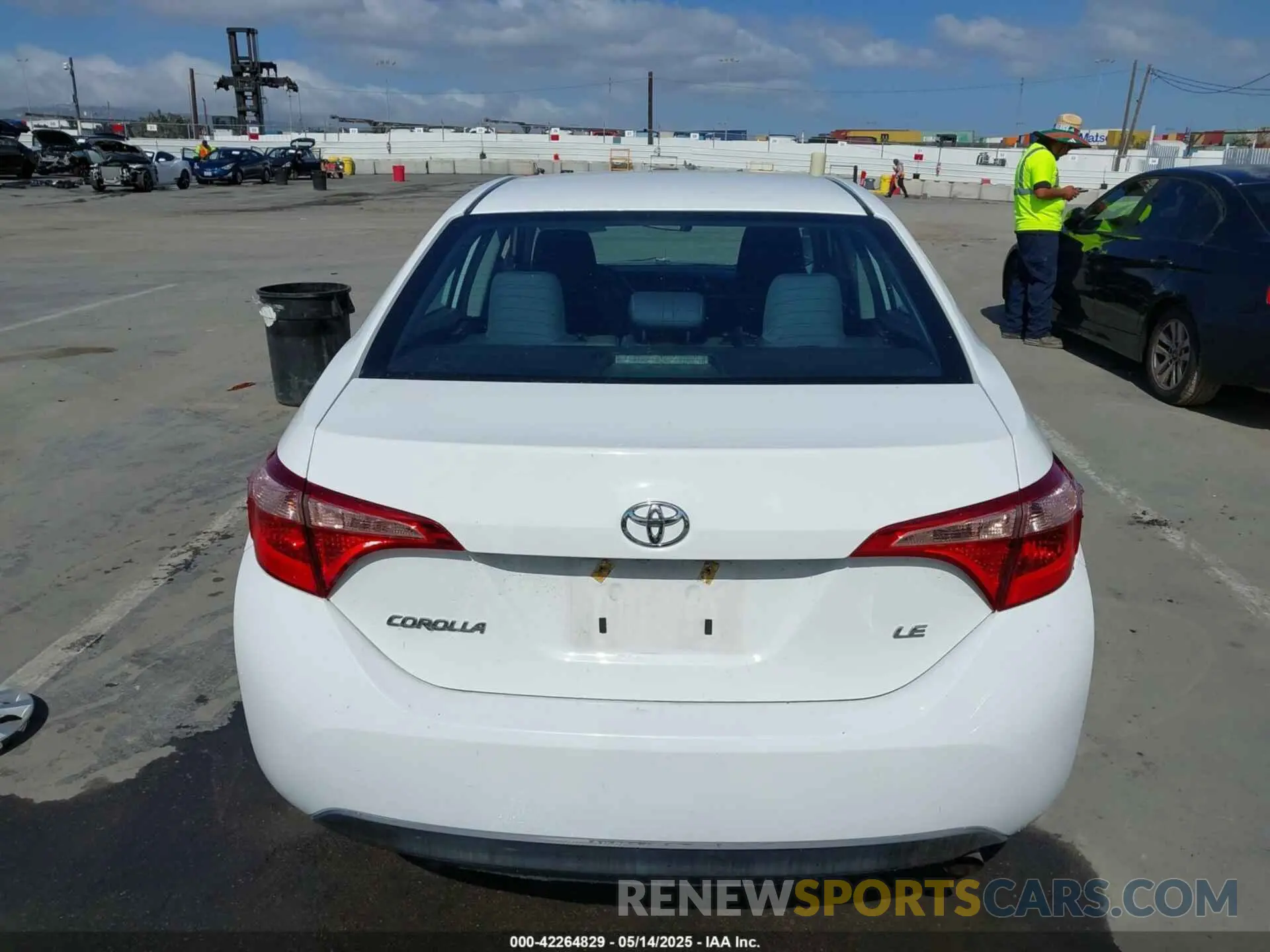 17 Photograph of a damaged car 2T1BURHE9KC239122 TOYOTA COROLLA 2019