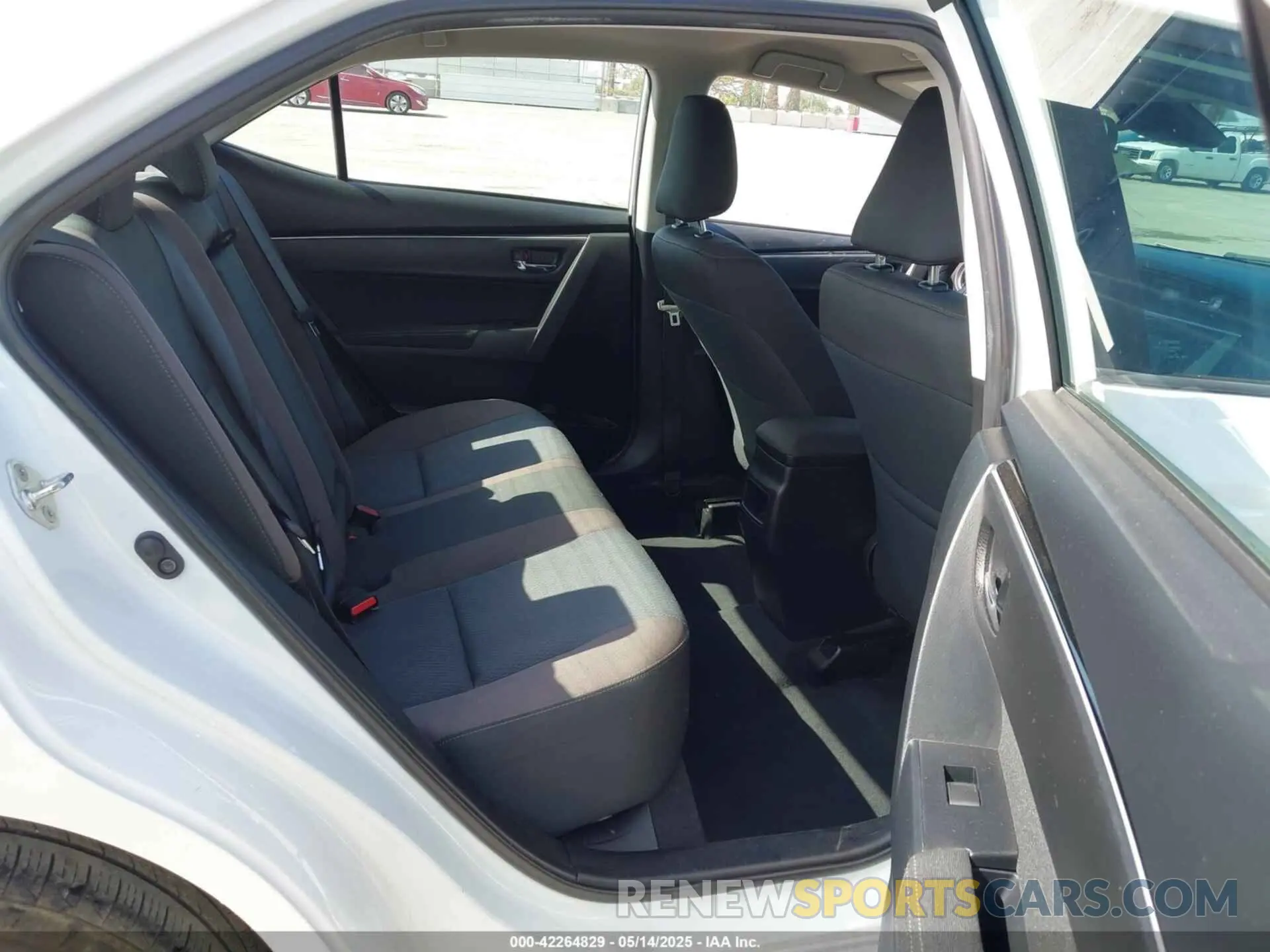 8 Photograph of a damaged car 2T1BURHE9KC239122 TOYOTA COROLLA 2019