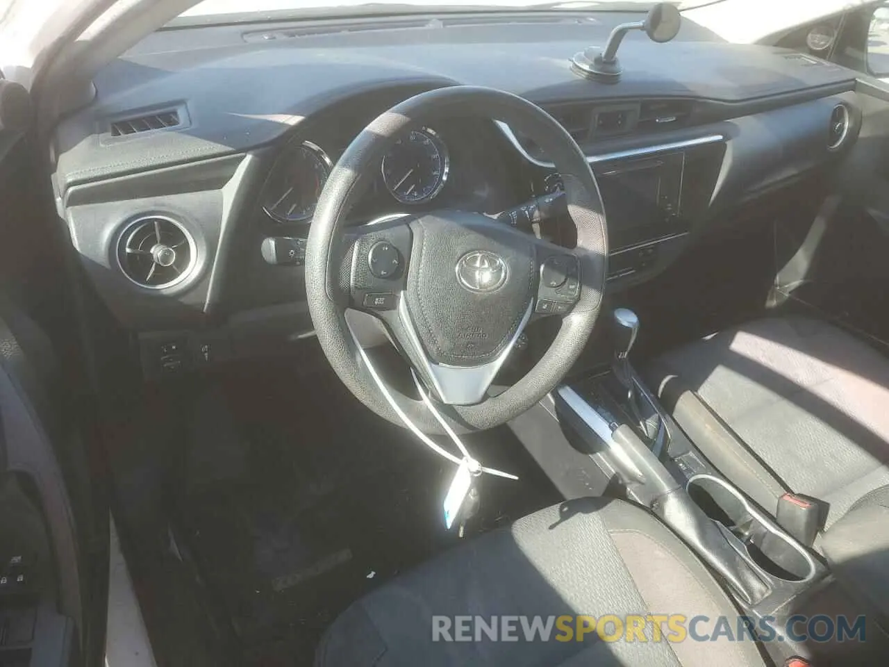 8 Photograph of a damaged car 2T1BURHE9KC242330 TOYOTA COROLLA 2019
