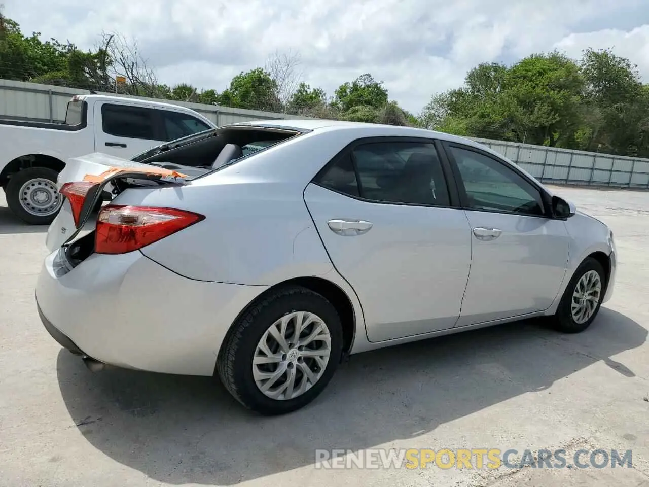 3 Photograph of a damaged car 2T1BURHEXKC135738 TOYOTA COROLLA 2019