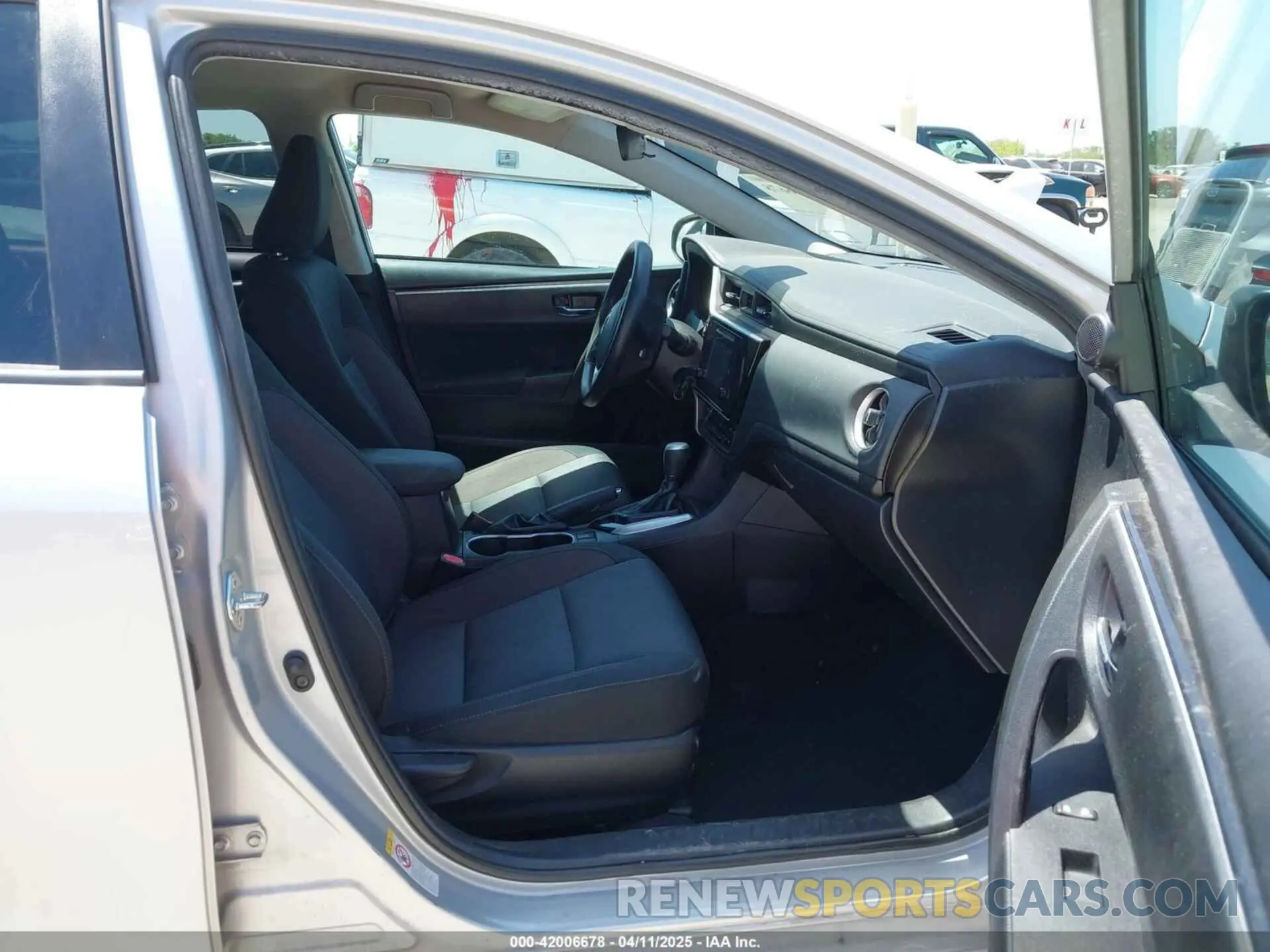 5 Photograph of a damaged car 2T1BURHEXKC137649 TOYOTA COROLLA 2019