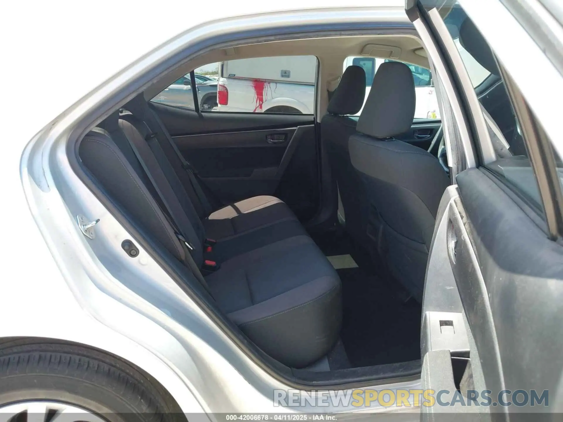 8 Photograph of a damaged car 2T1BURHEXKC137649 TOYOTA COROLLA 2019