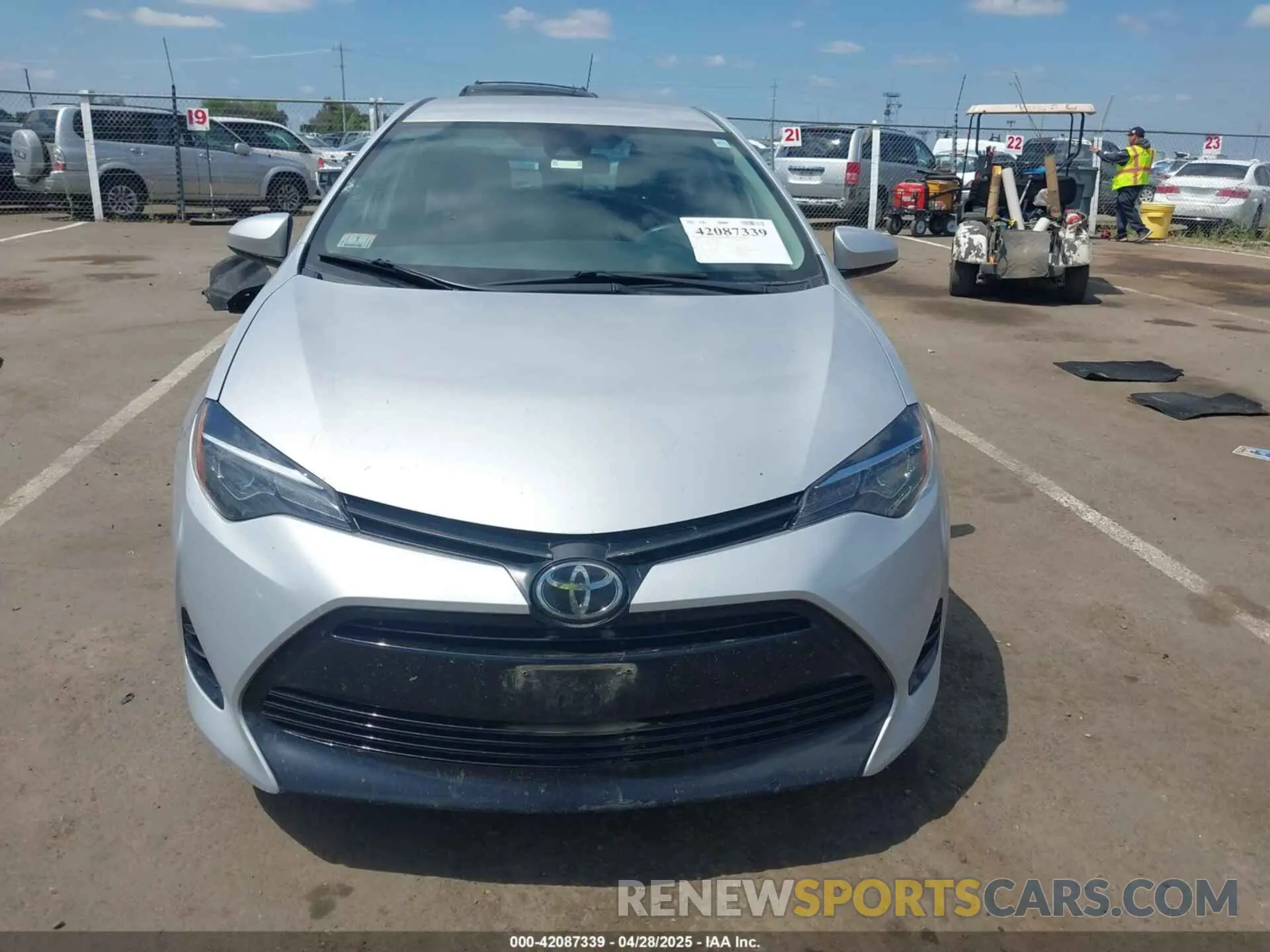 12 Photograph of a damaged car 2T1BURHEXKC143368 TOYOTA COROLLA 2019