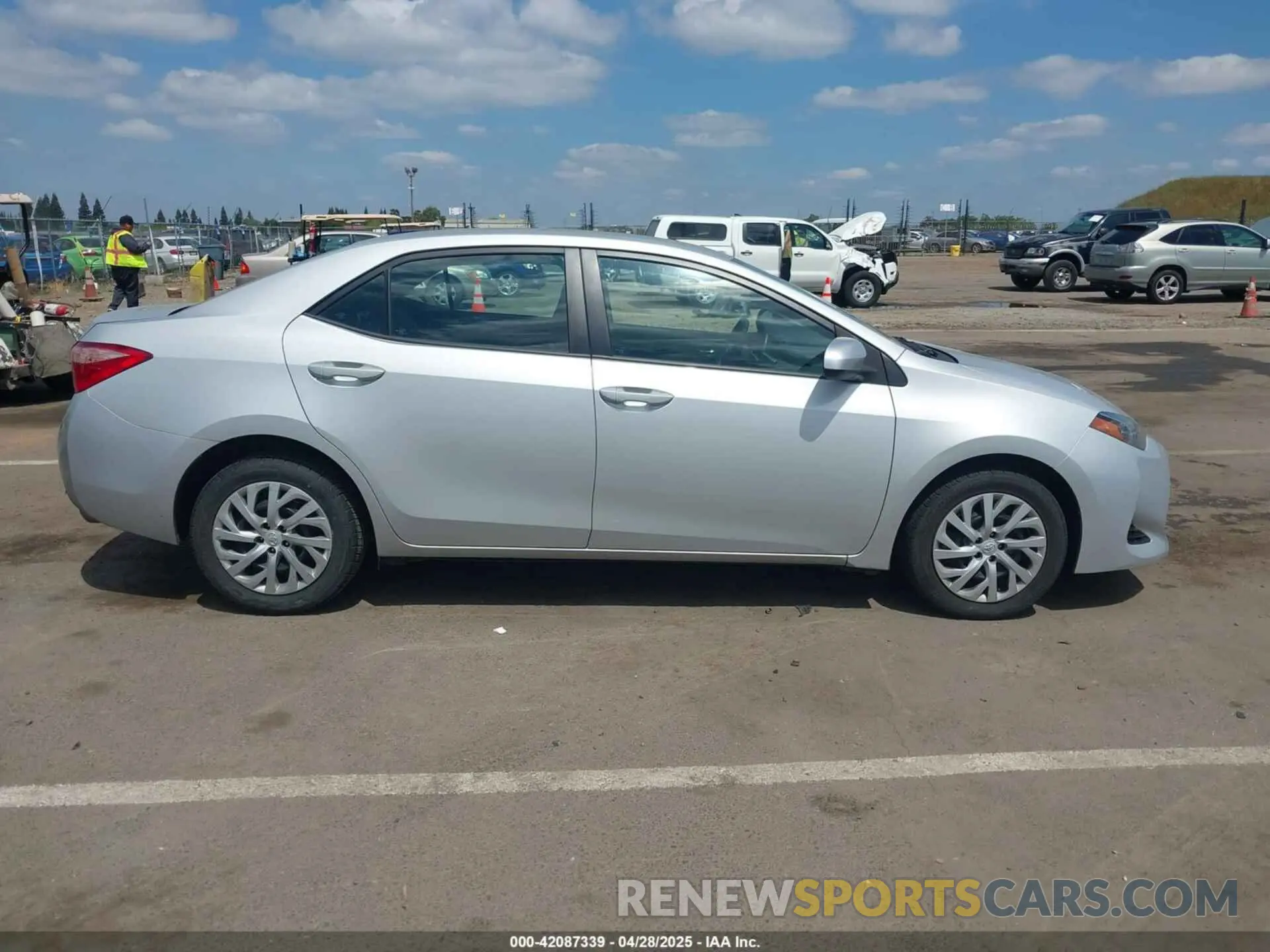 13 Photograph of a damaged car 2T1BURHEXKC143368 TOYOTA COROLLA 2019
