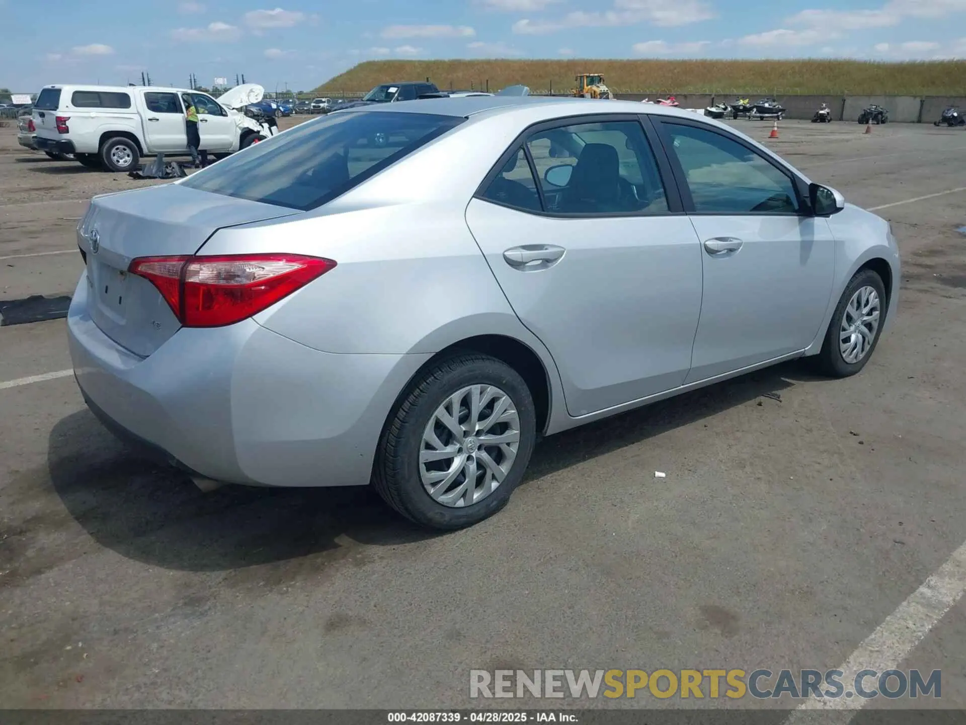 4 Photograph of a damaged car 2T1BURHEXKC143368 TOYOTA COROLLA 2019