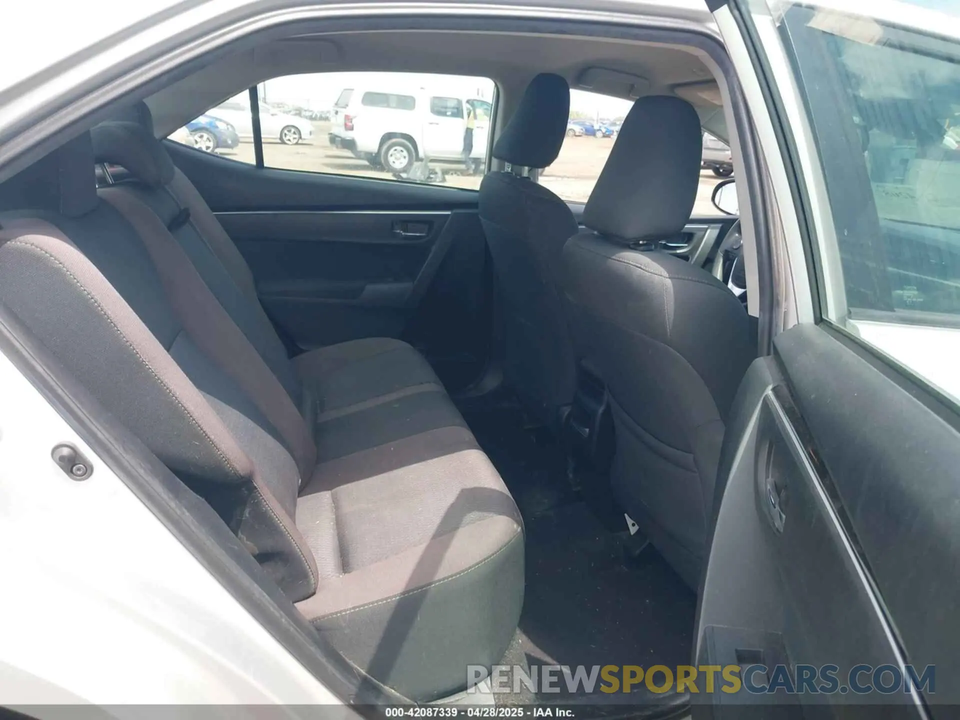 8 Photograph of a damaged car 2T1BURHEXKC143368 TOYOTA COROLLA 2019