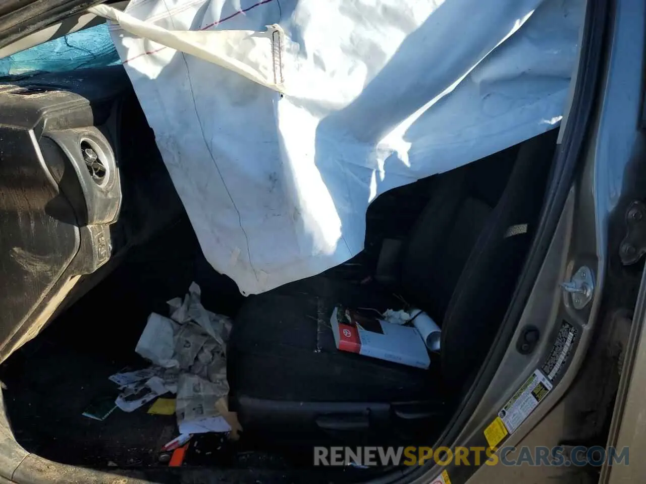 7 Photograph of a damaged car 2T1BURHEXKC143404 TOYOTA COROLLA 2019