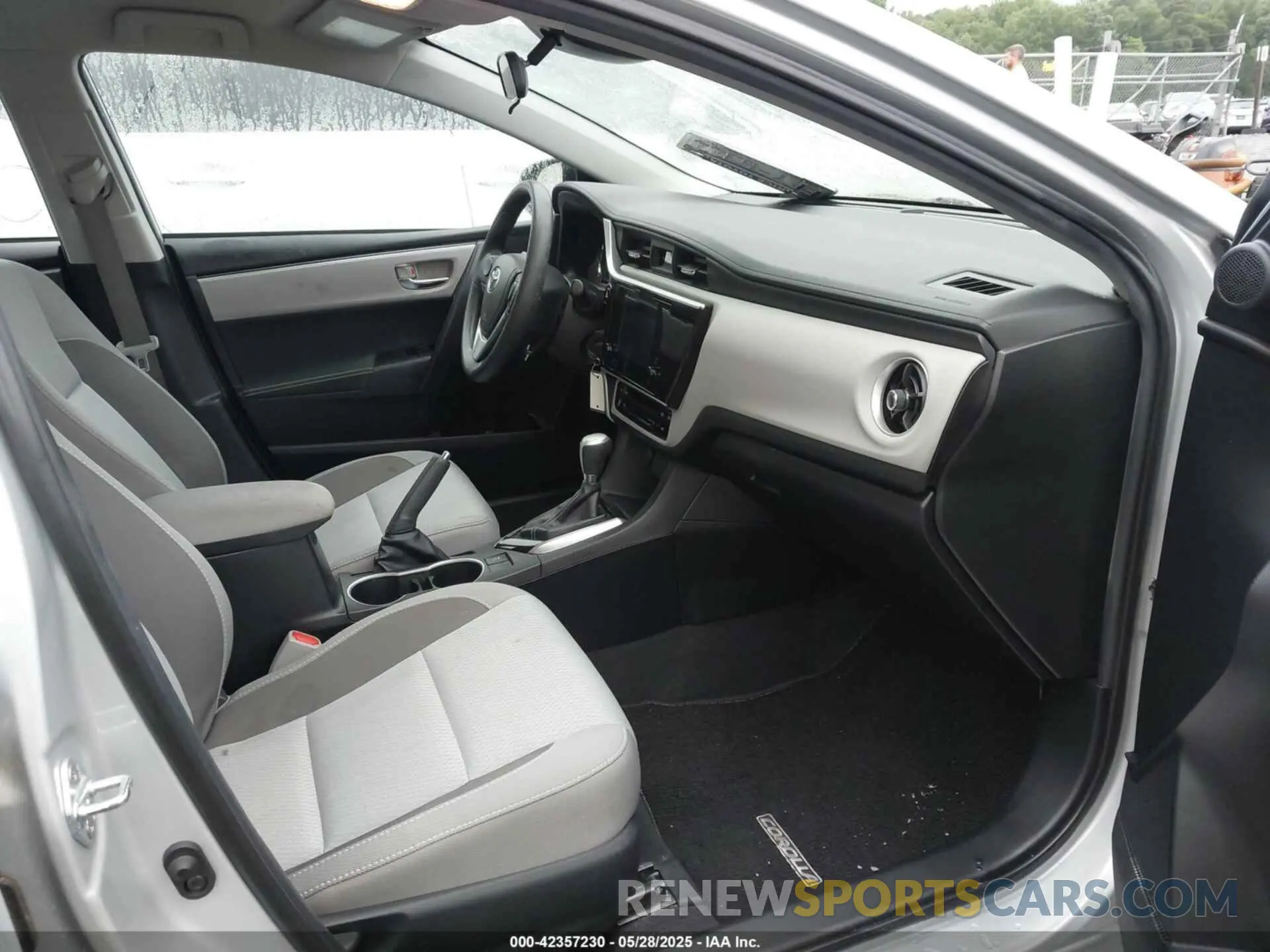 5 Photograph of a damaged car 2T1BURHEXKC143757 TOYOTA COROLLA 2019