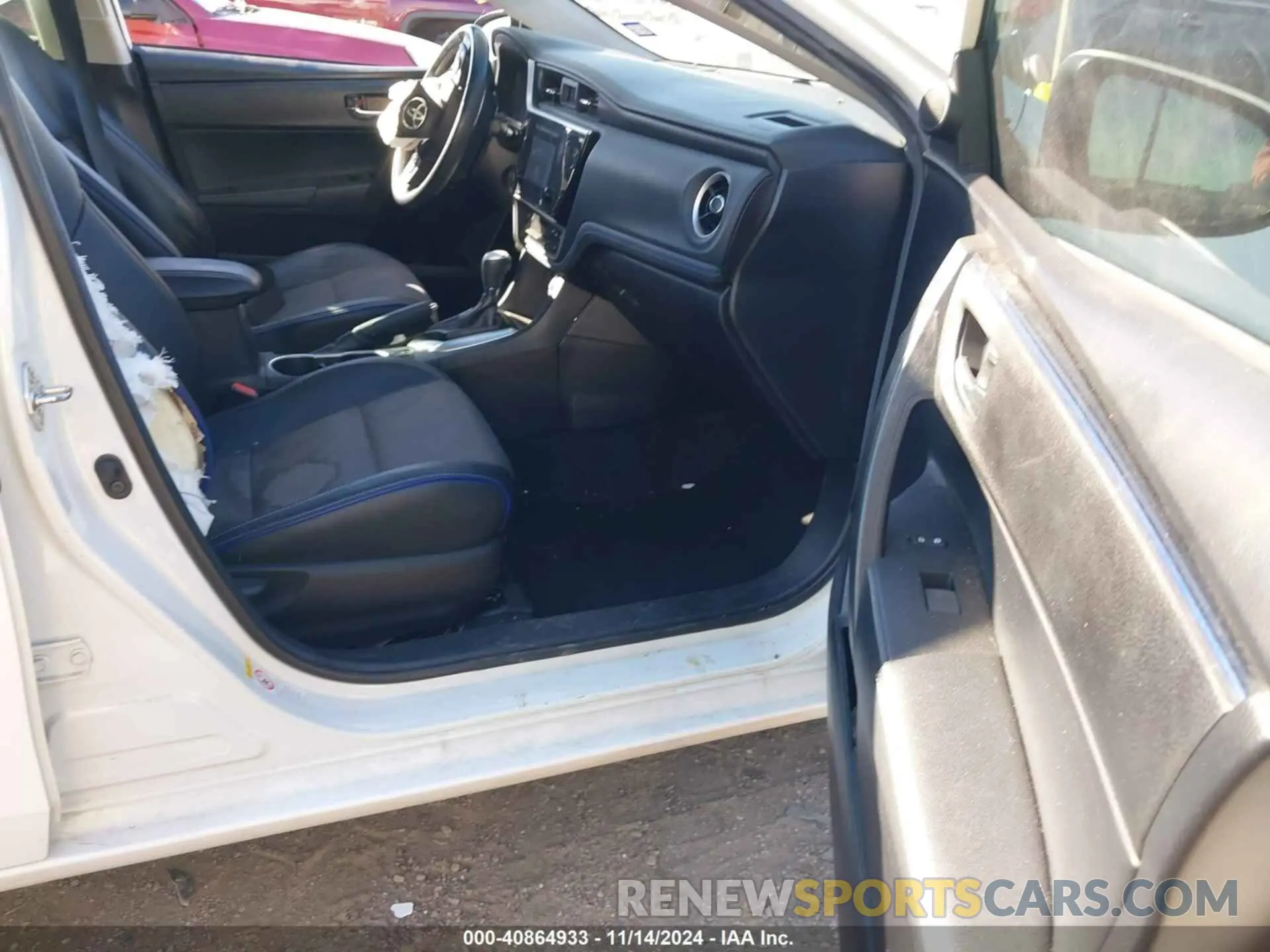 5 Photograph of a damaged car 2T1BURHEXKC150627 TOYOTA COROLLA 2019