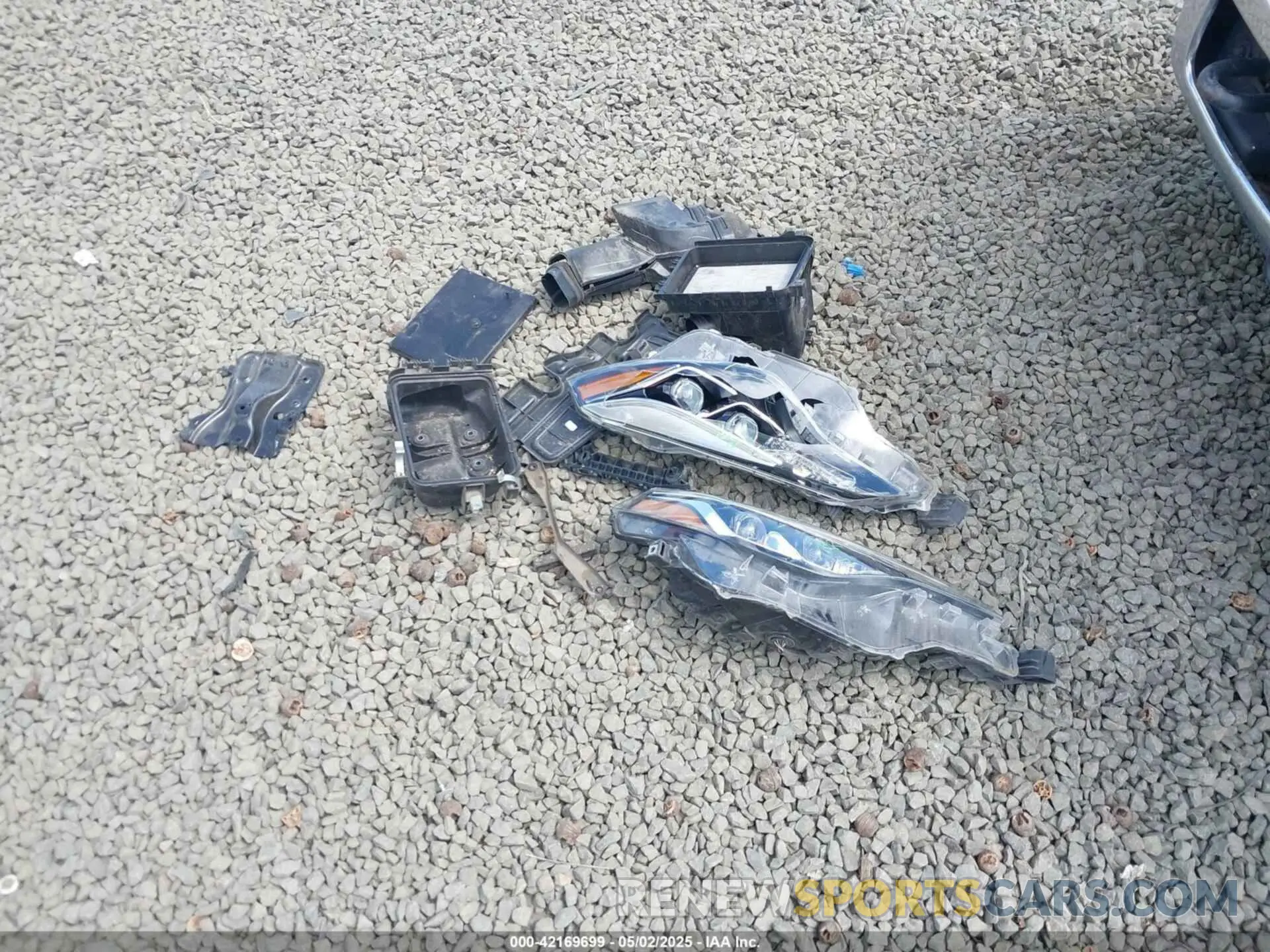 12 Photograph of a damaged car 2T1BURHEXKC157514 TOYOTA COROLLA 2019