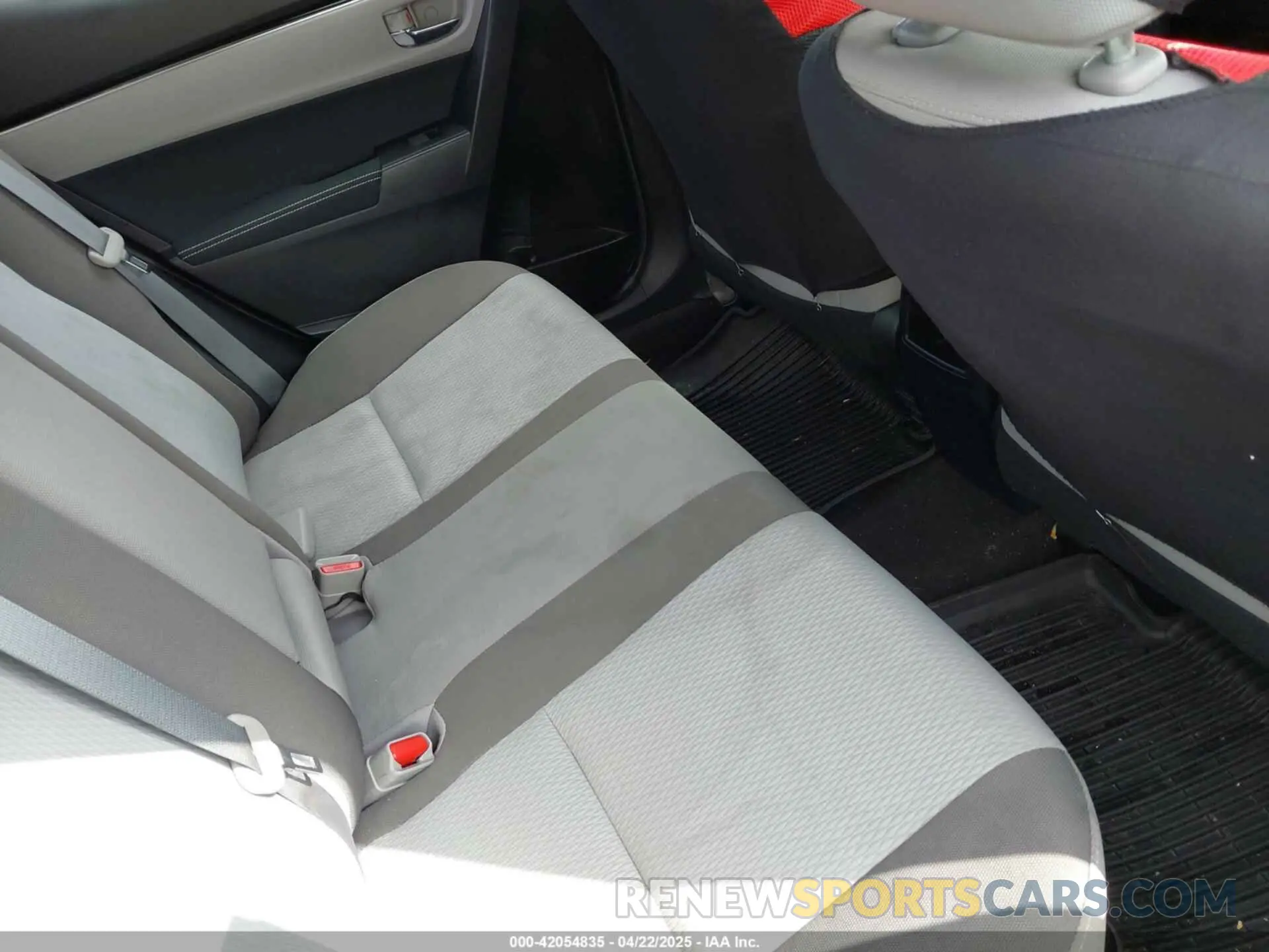 8 Photograph of a damaged car 2T1BURHEXKC161921 TOYOTA COROLLA 2019
