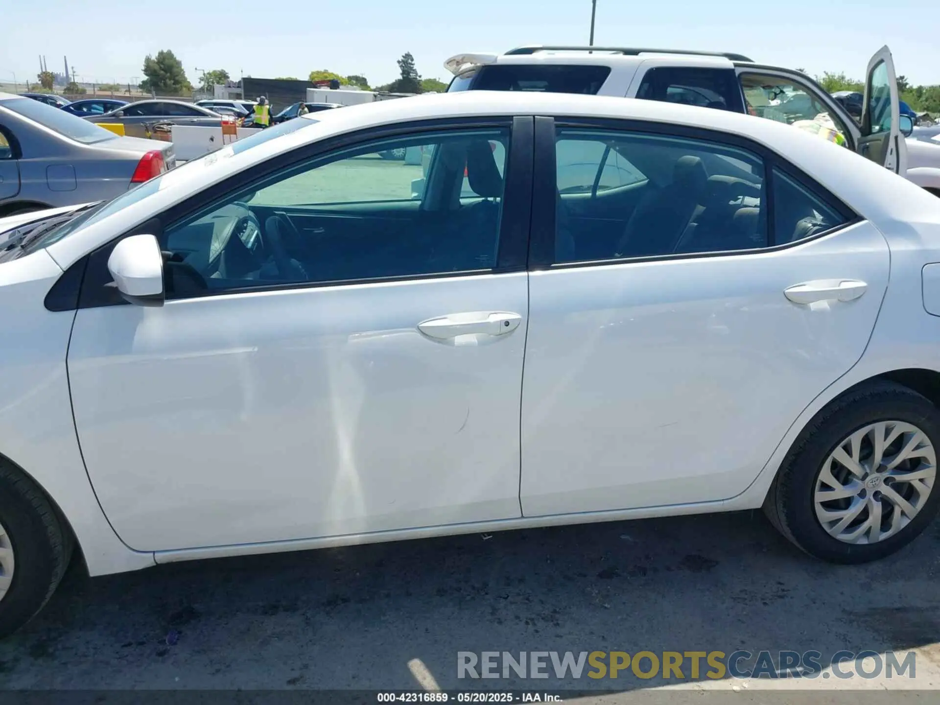 14 Photograph of a damaged car 2T1BURHEXKC177973 TOYOTA COROLLA 2019
