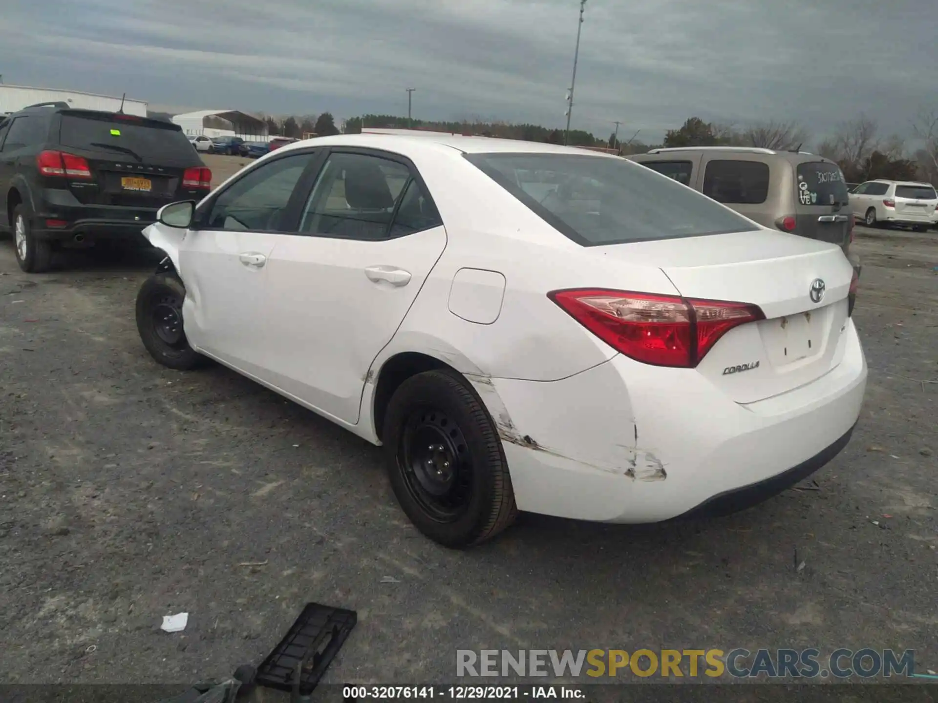 3 Photograph of a damaged car 2T1BURHEXKC187676 TOYOTA COROLLA 2019