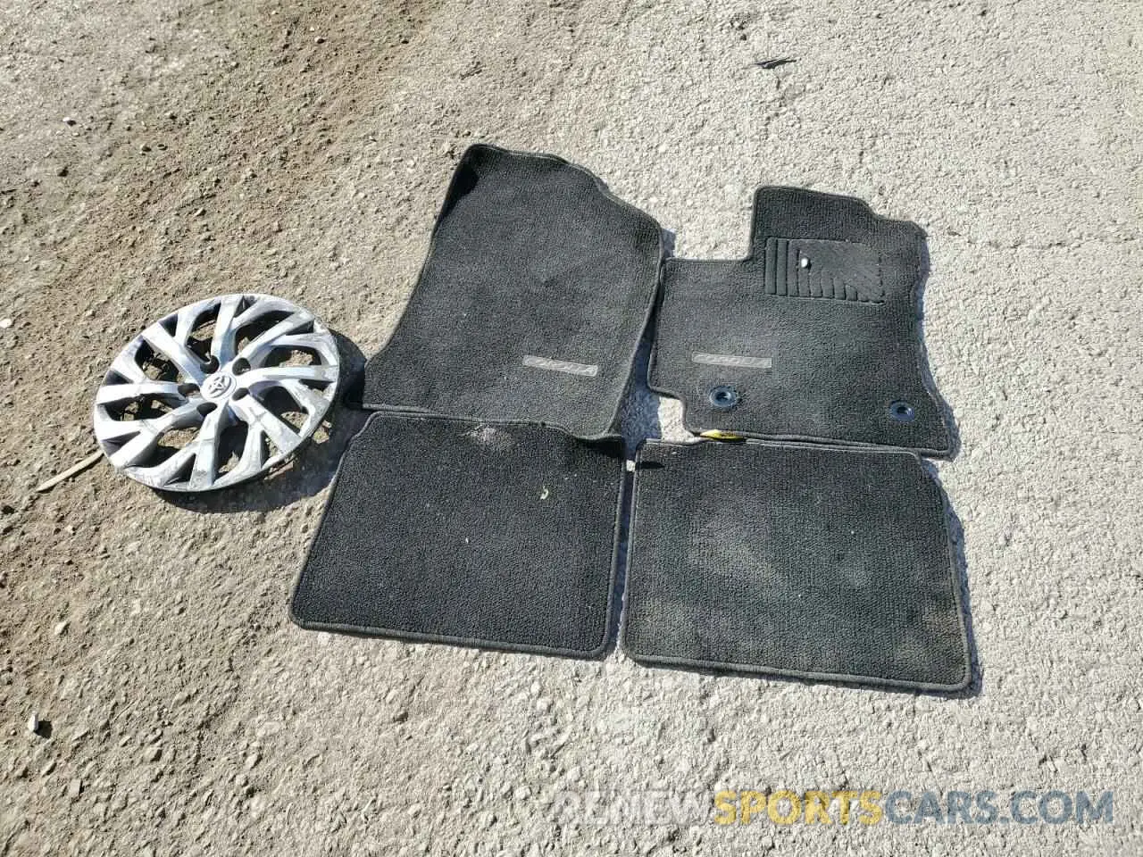 12 Photograph of a damaged car 2T1BURHEXKC193462 TOYOTA COROLLA 2019