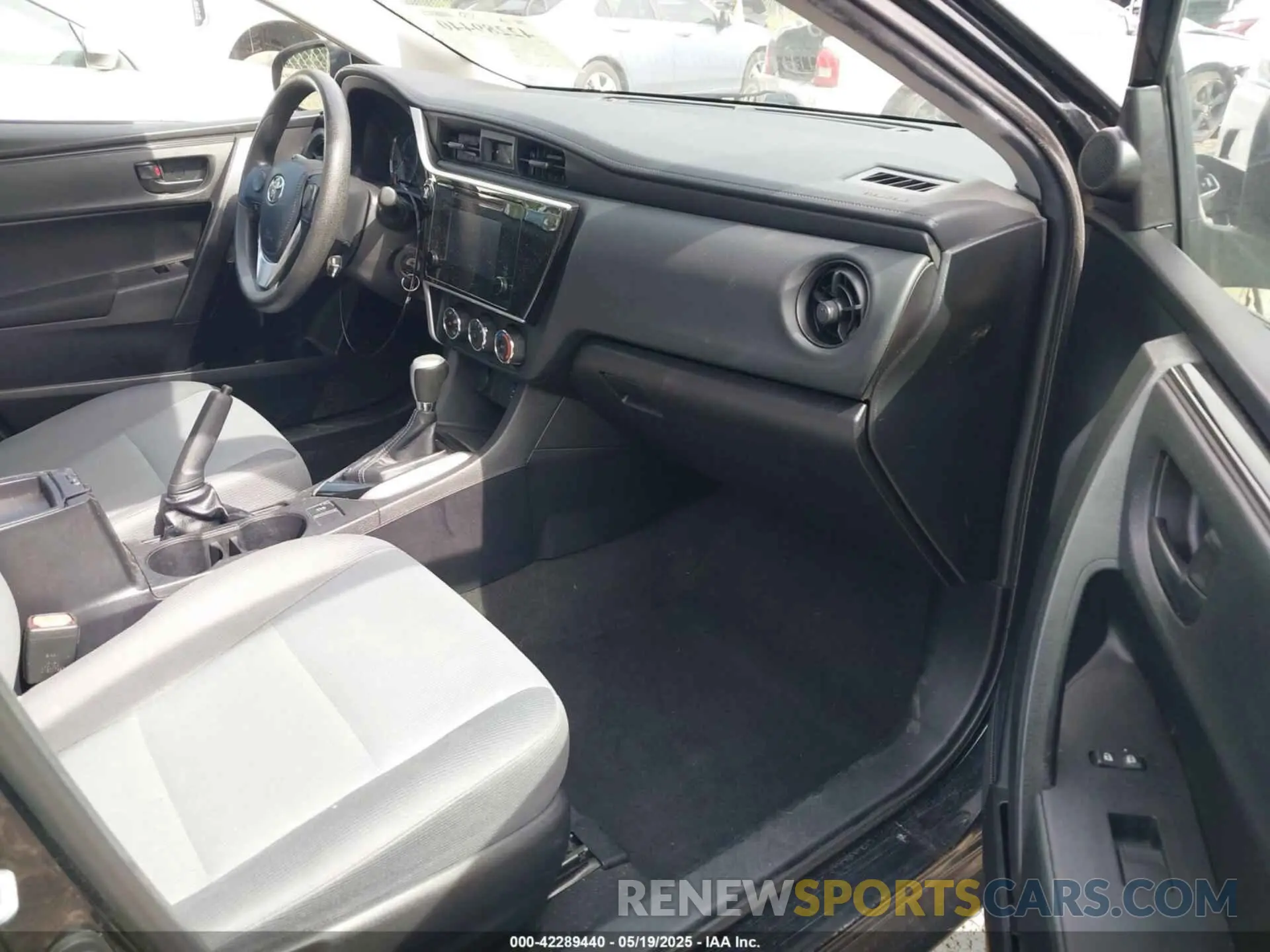 5 Photograph of a damaged car 2T1BURHEXKC200801 TOYOTA COROLLA 2019