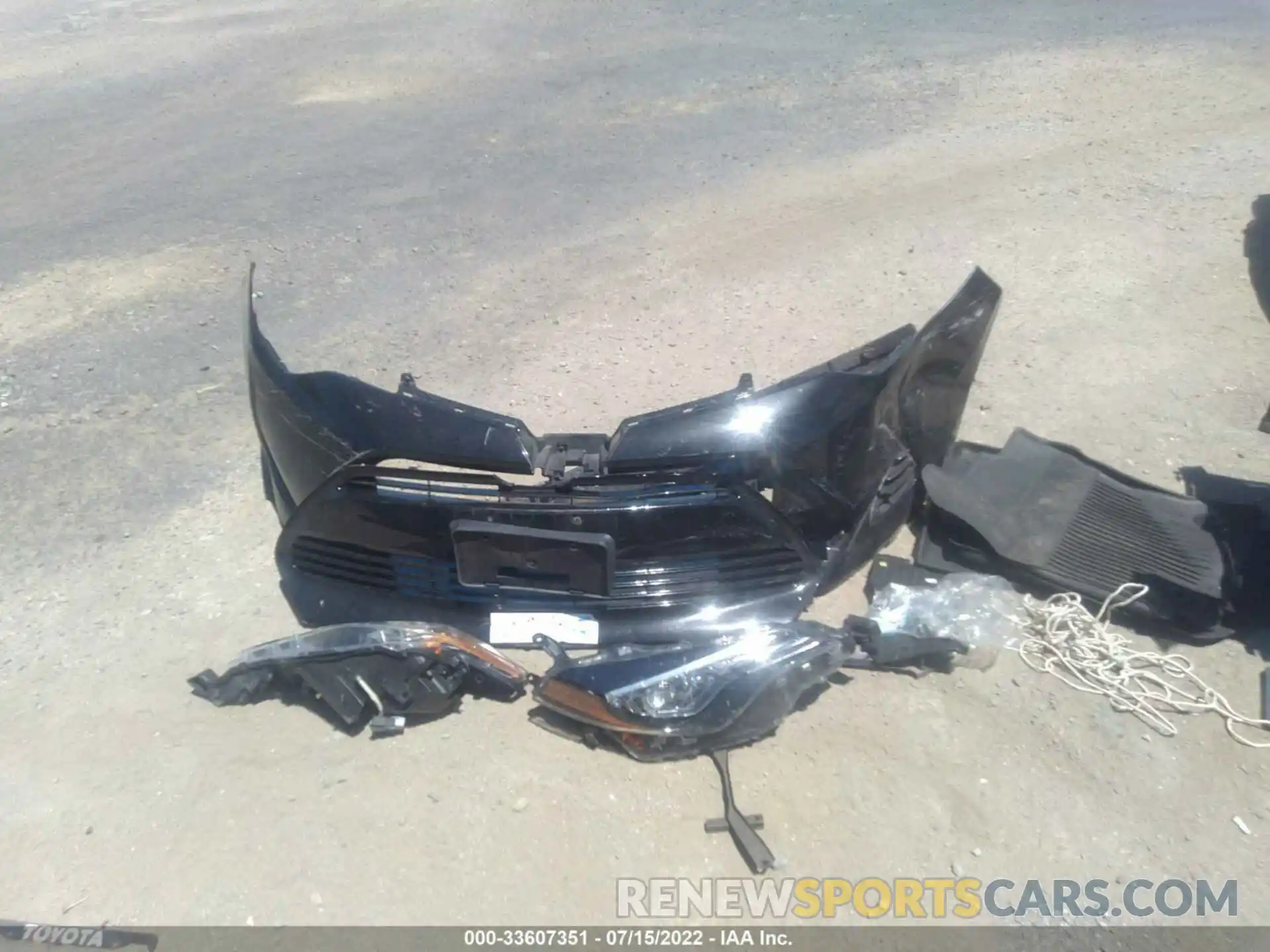 12 Photograph of a damaged car 2T1BURHEXKC227495 TOYOTA COROLLA 2019