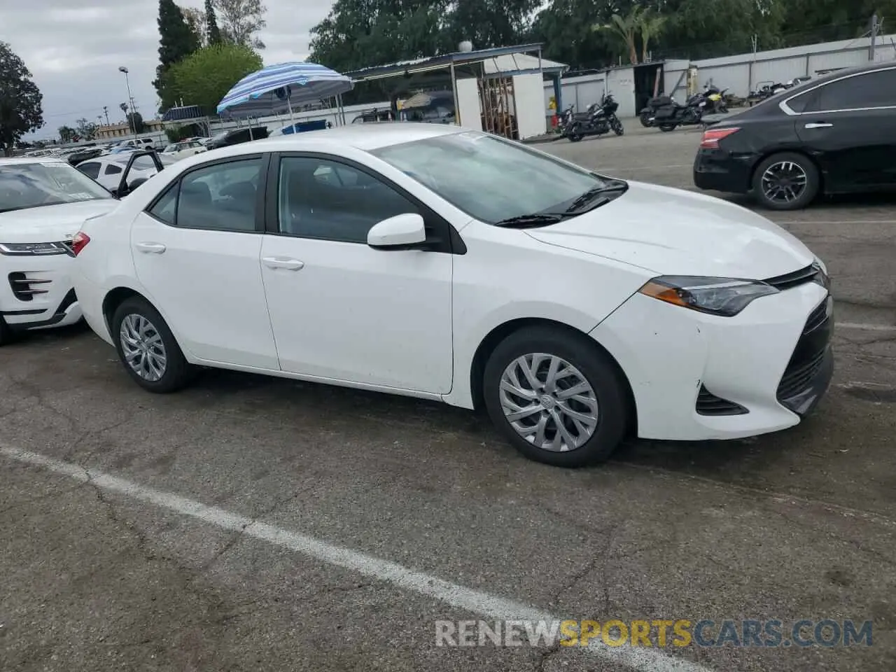 4 Photograph of a damaged car 2T1BURHEXKC241283 TOYOTA COROLLA 2019