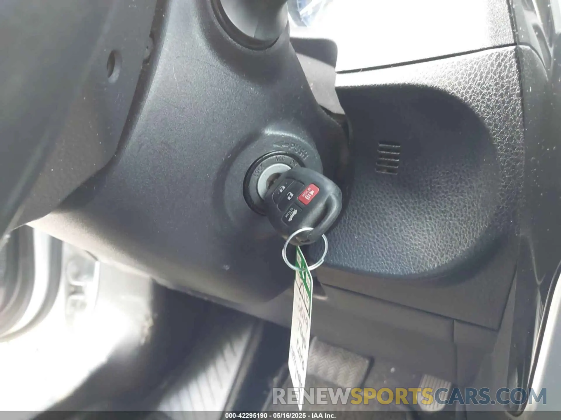 11 Photograph of a damaged car 2T1BURHEXKC243163 TOYOTA COROLLA 2019