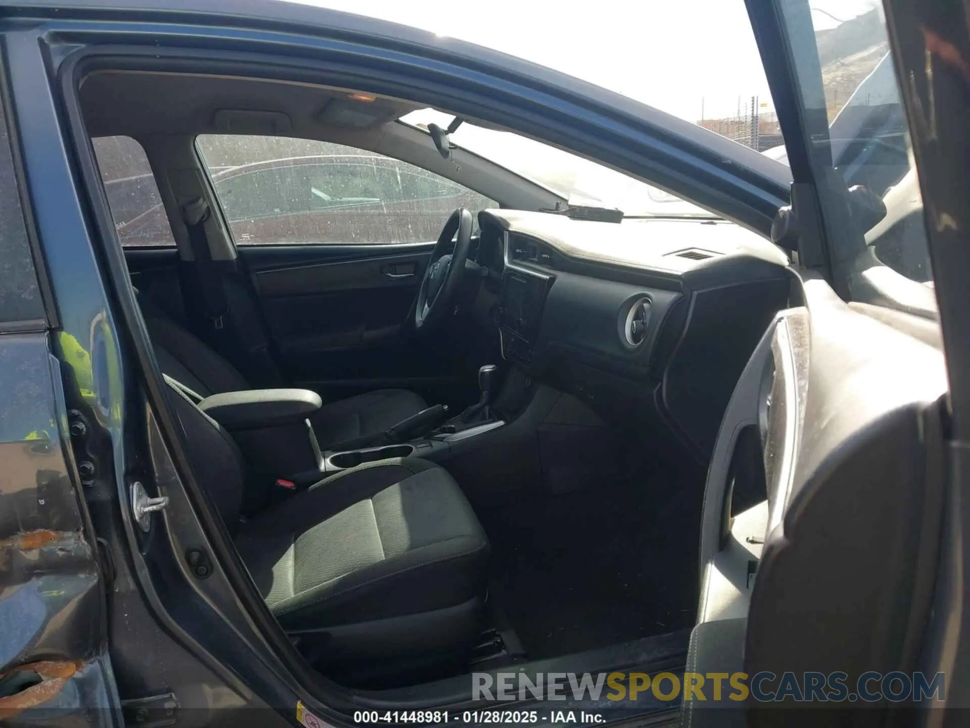 5 Photograph of a damaged car 2T1BURHEXKC244071 TOYOTA COROLLA 2019