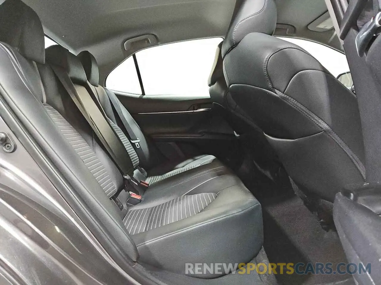 10 Photograph of a damaged car 4T1B11HK5KU846794 TOYOTA COROLLA 2019