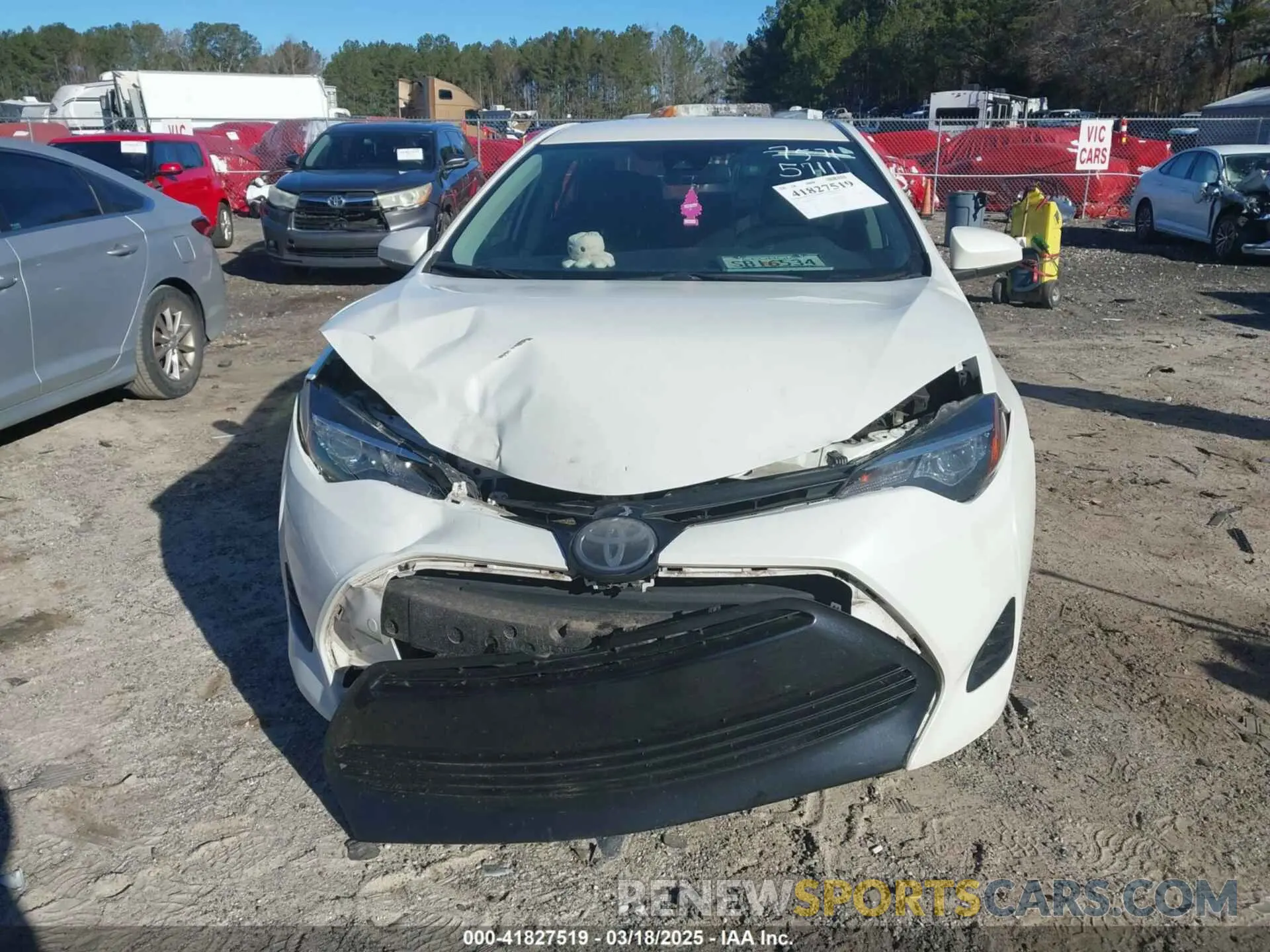 11 Photograph of a damaged car 5YFBPRHE9KP875711 TOYOTA COROLLA 2019