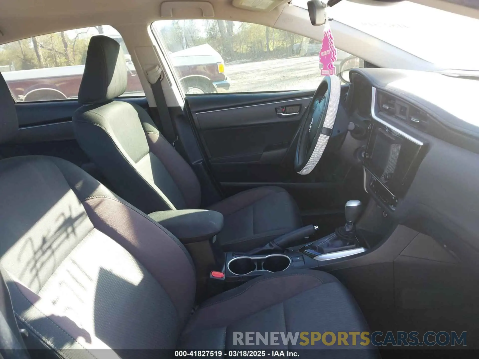 5 Photograph of a damaged car 5YFBPRHE9KP875711 TOYOTA COROLLA 2019