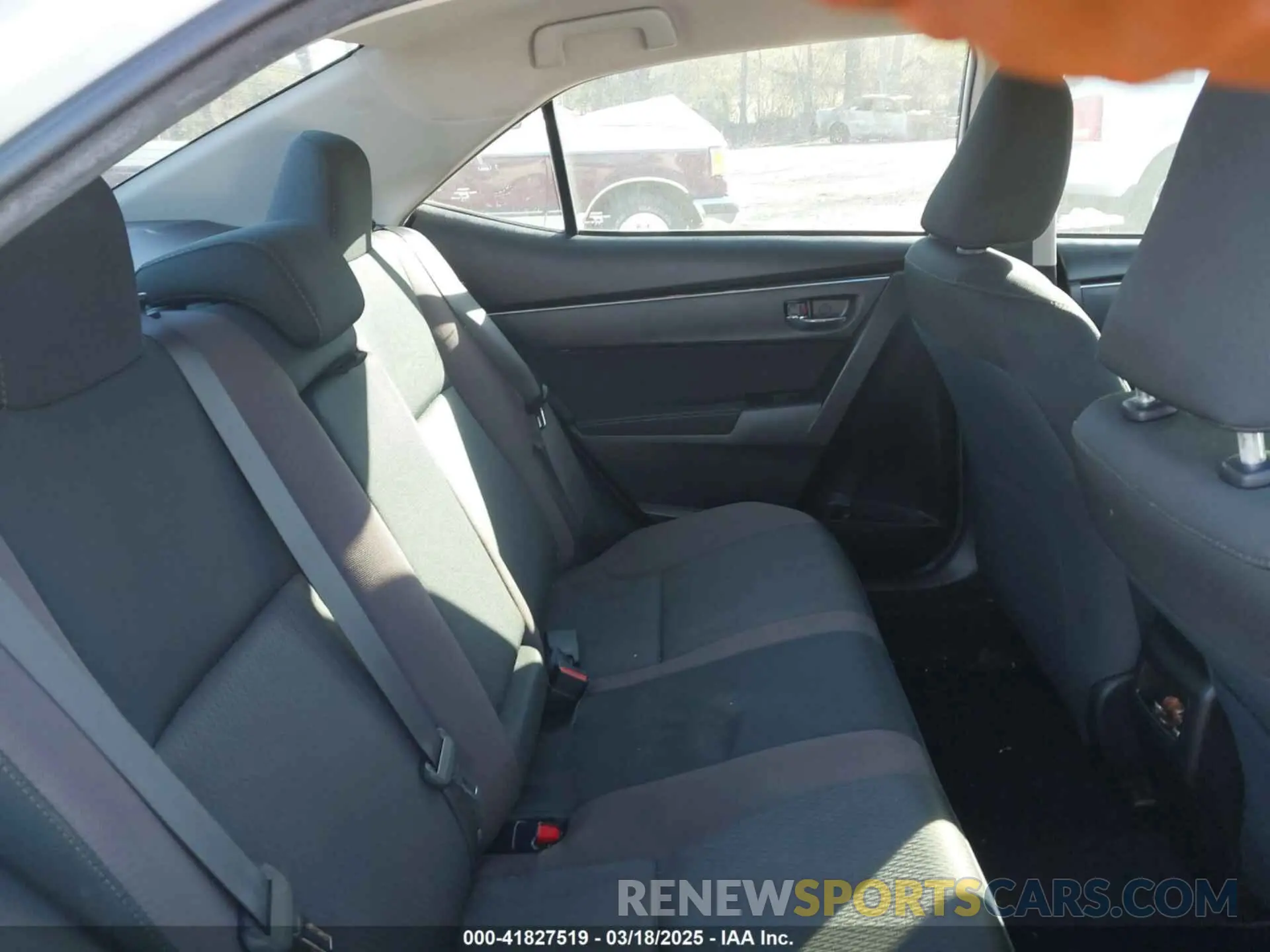8 Photograph of a damaged car 5YFBPRHE9KP875711 TOYOTA COROLLA 2019