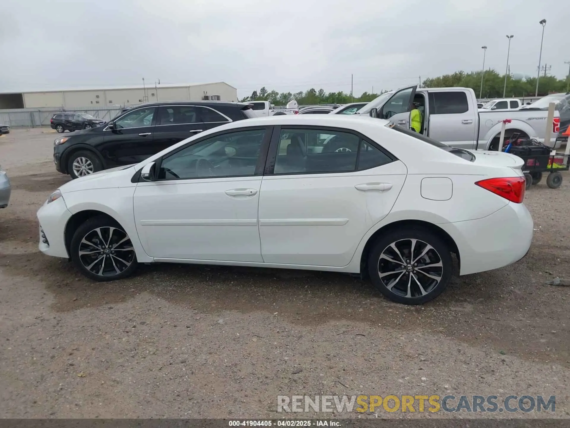 14 Photograph of a damaged car 5YFBURHE0KP875377 TOYOTA COROLLA 2019