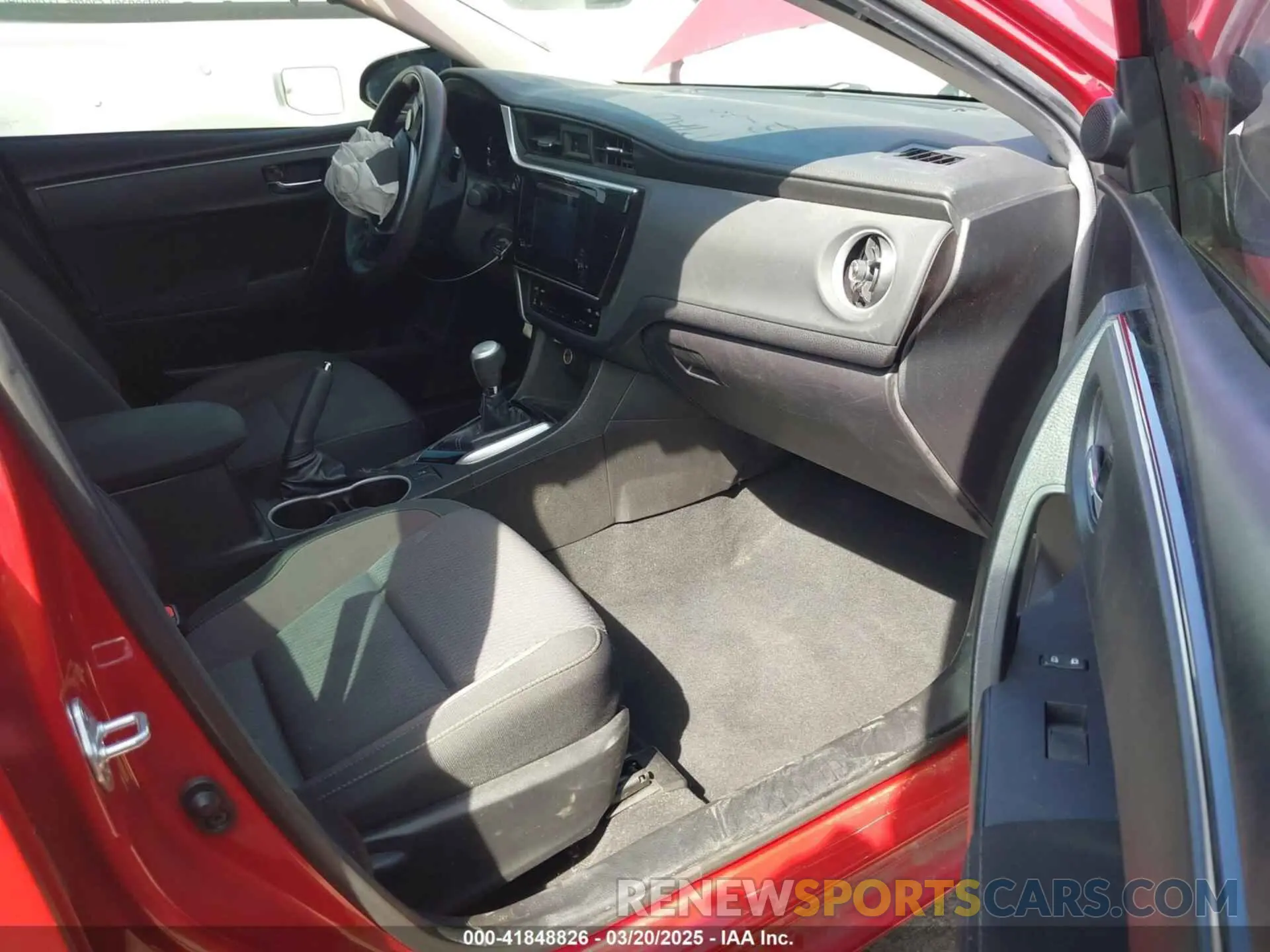 5 Photograph of a damaged car 5YFBURHE0KP878330 TOYOTA COROLLA 2019