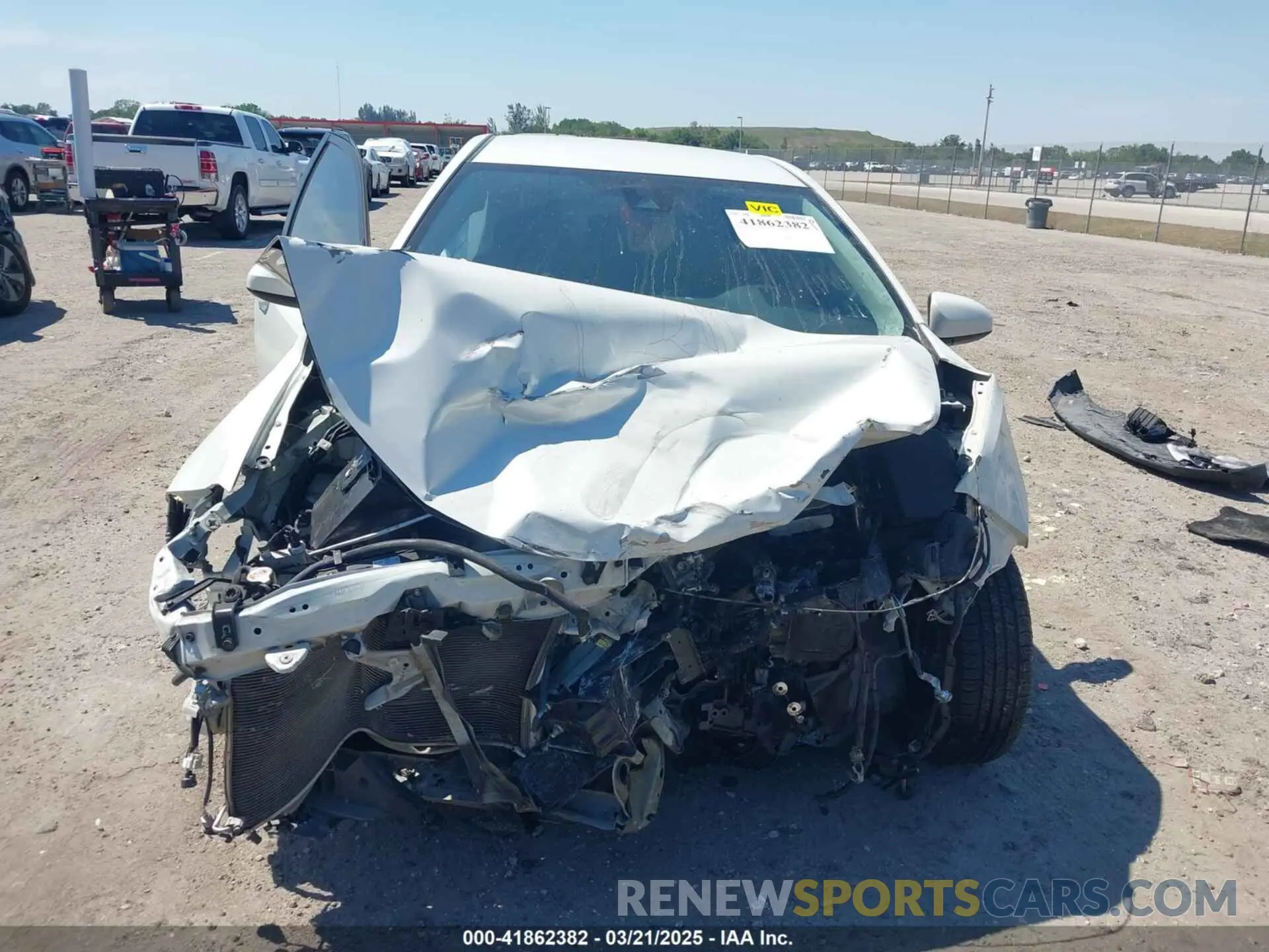 13 Photograph of a damaged car 5YFBURHE0KP882524 TOYOTA COROLLA 2019