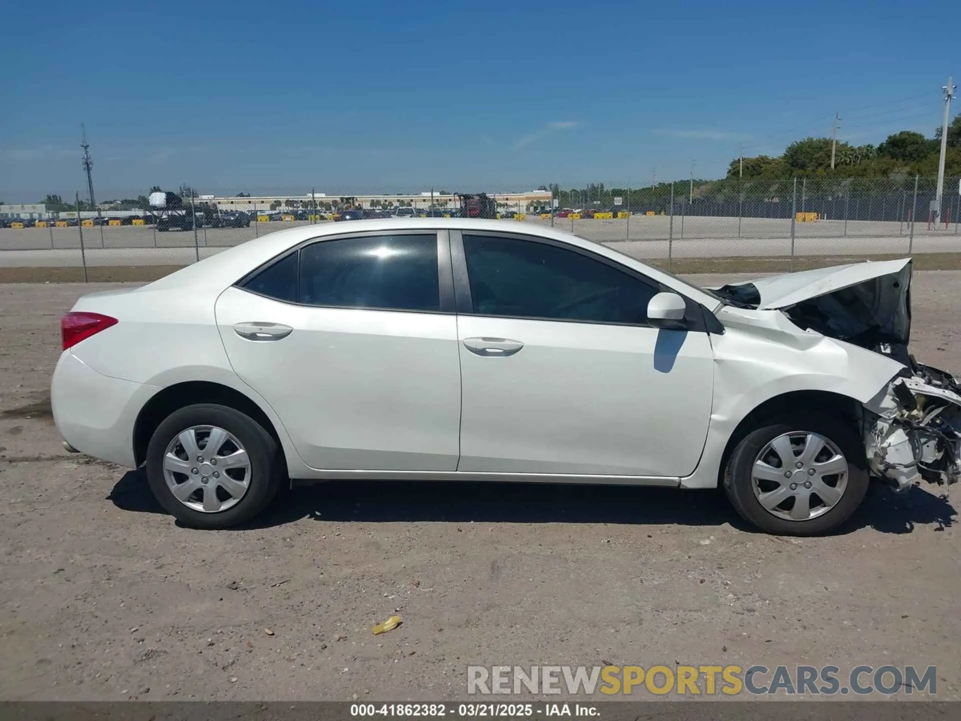 14 Photograph of a damaged car 5YFBURHE0KP882524 TOYOTA COROLLA 2019