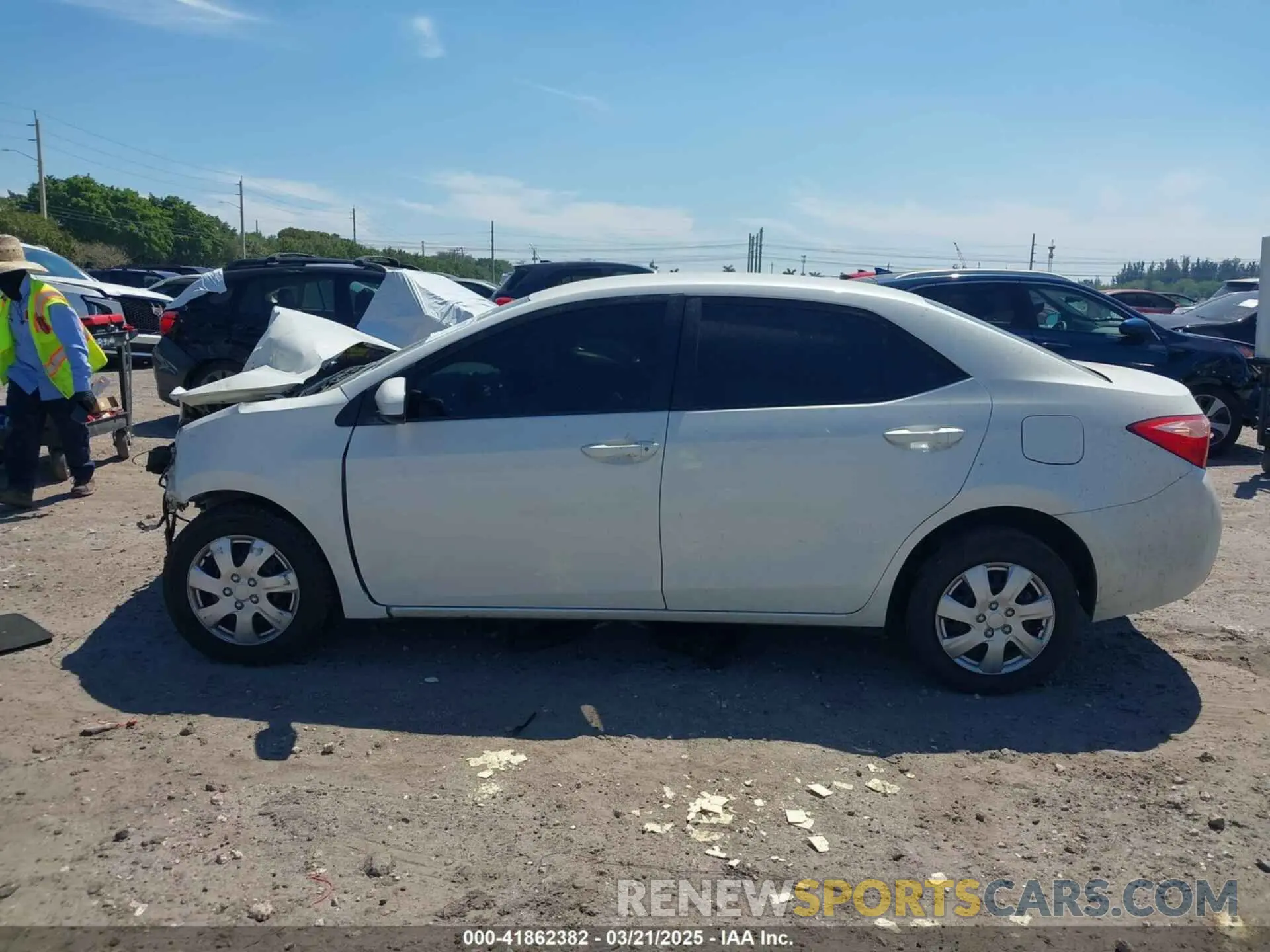 15 Photograph of a damaged car 5YFBURHE0KP882524 TOYOTA COROLLA 2019