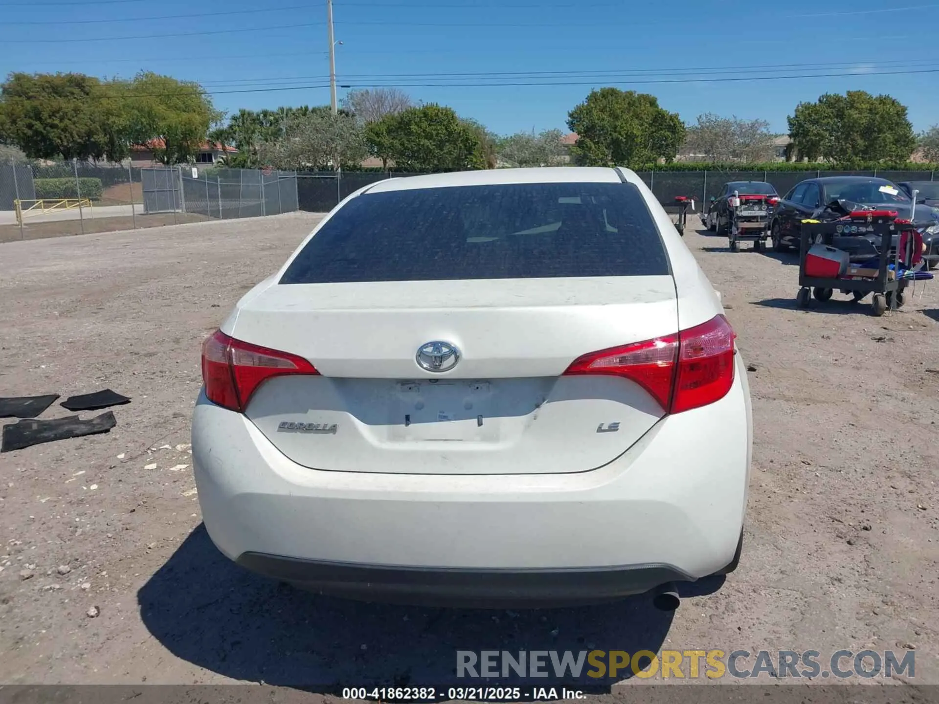 17 Photograph of a damaged car 5YFBURHE0KP882524 TOYOTA COROLLA 2019