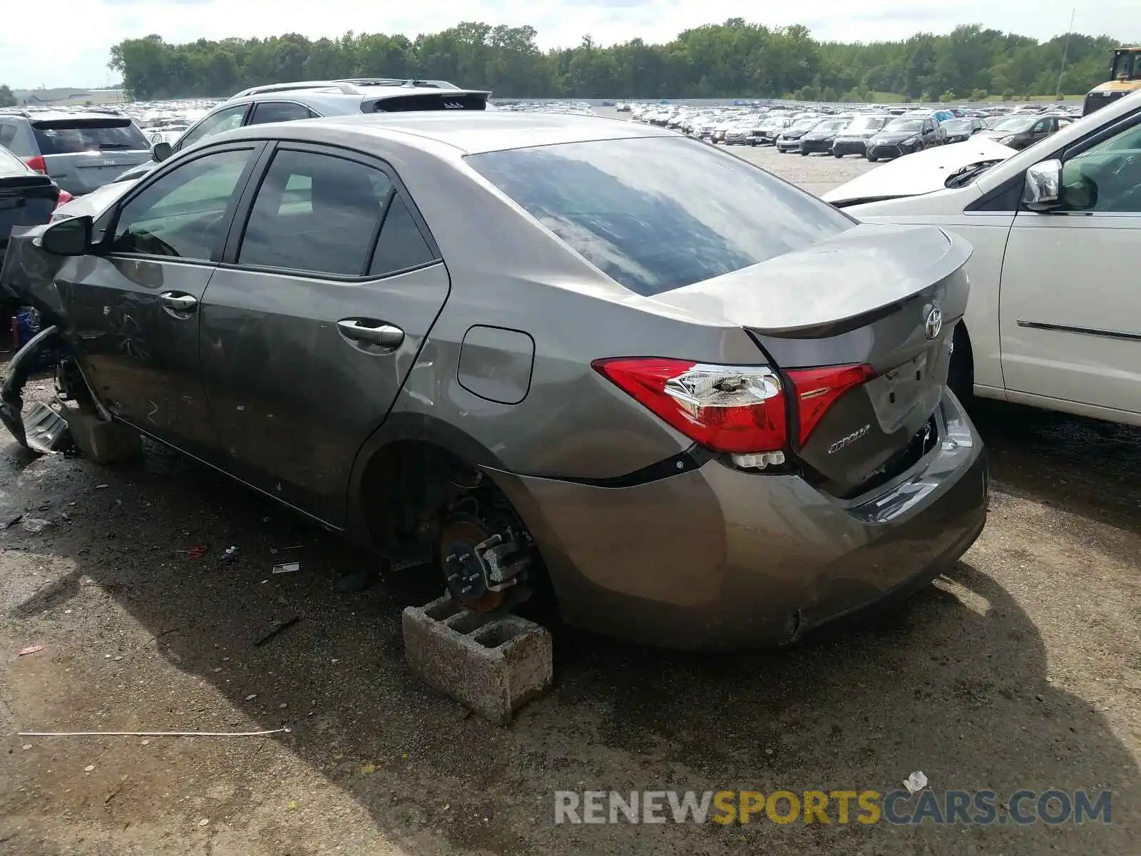 3 Photograph of a damaged car 5YFBURHE0KP882720 TOYOTA COROLLA 2019